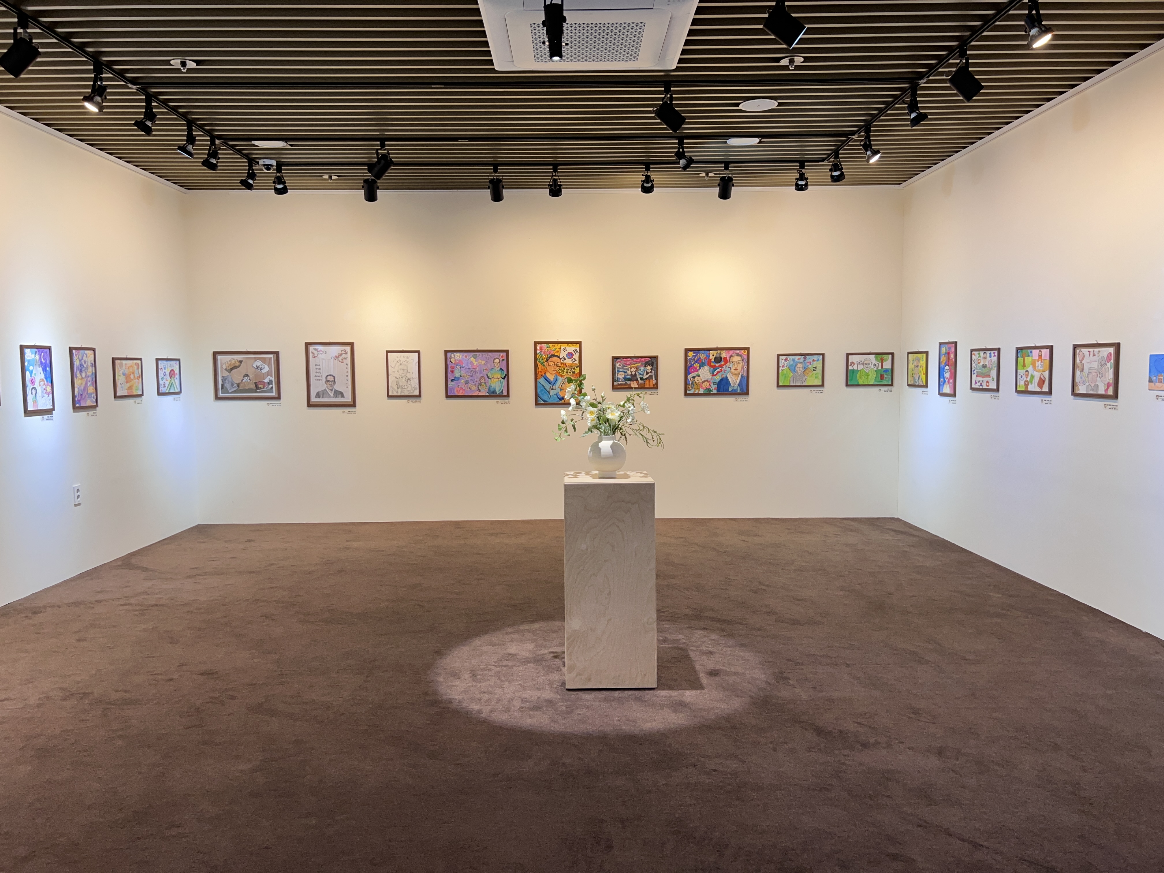 10. 외솔초는 4~14일 울산학생교육문화회관 소호갤러리에서  '잊지 않고 있다' 특별 전시회를 열었다 (1).jpg