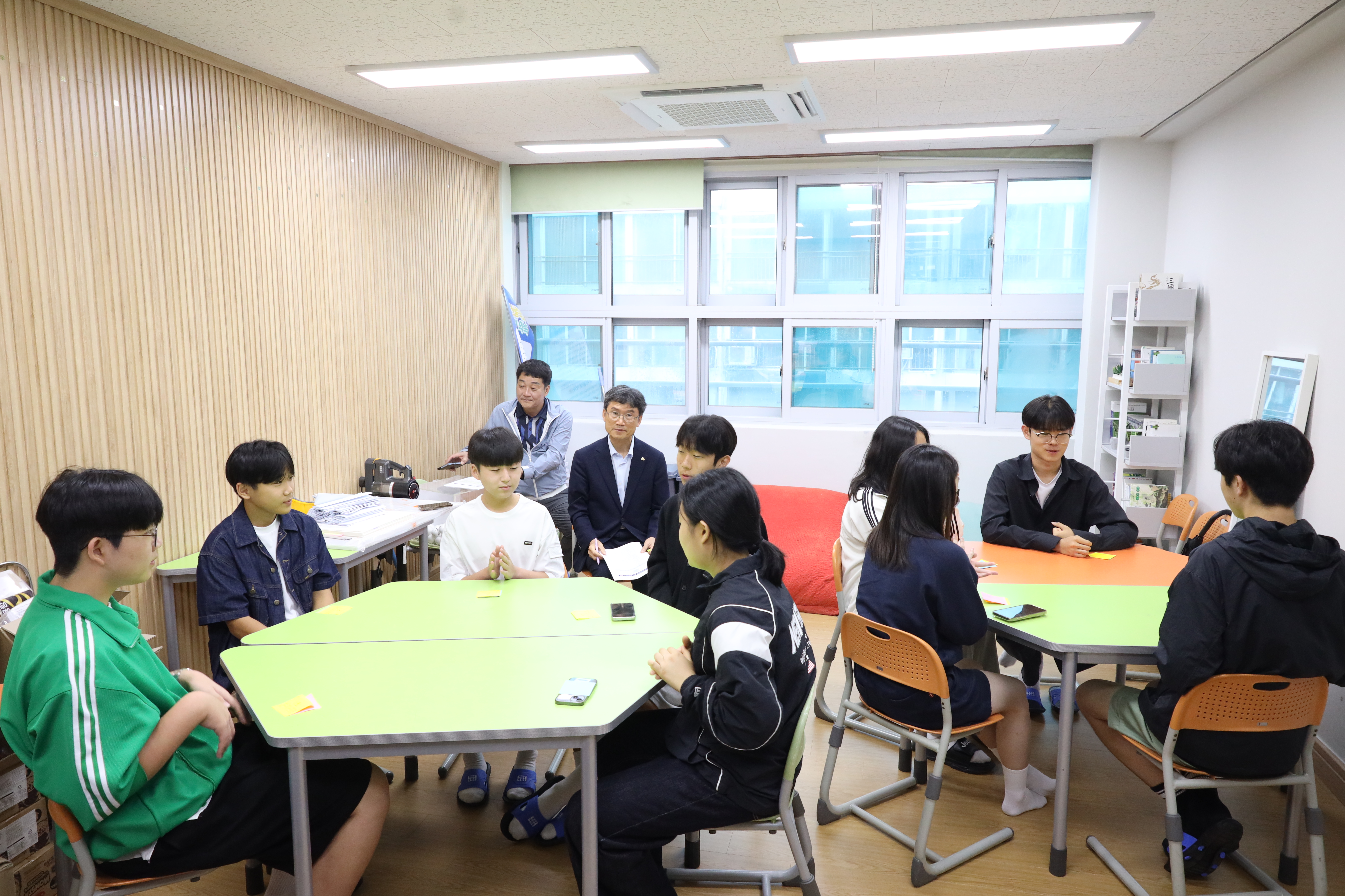 4. 민주시민교육과_학생 대표 소통과 협력으로 민주적 학교문화 만든다 (1).jpg