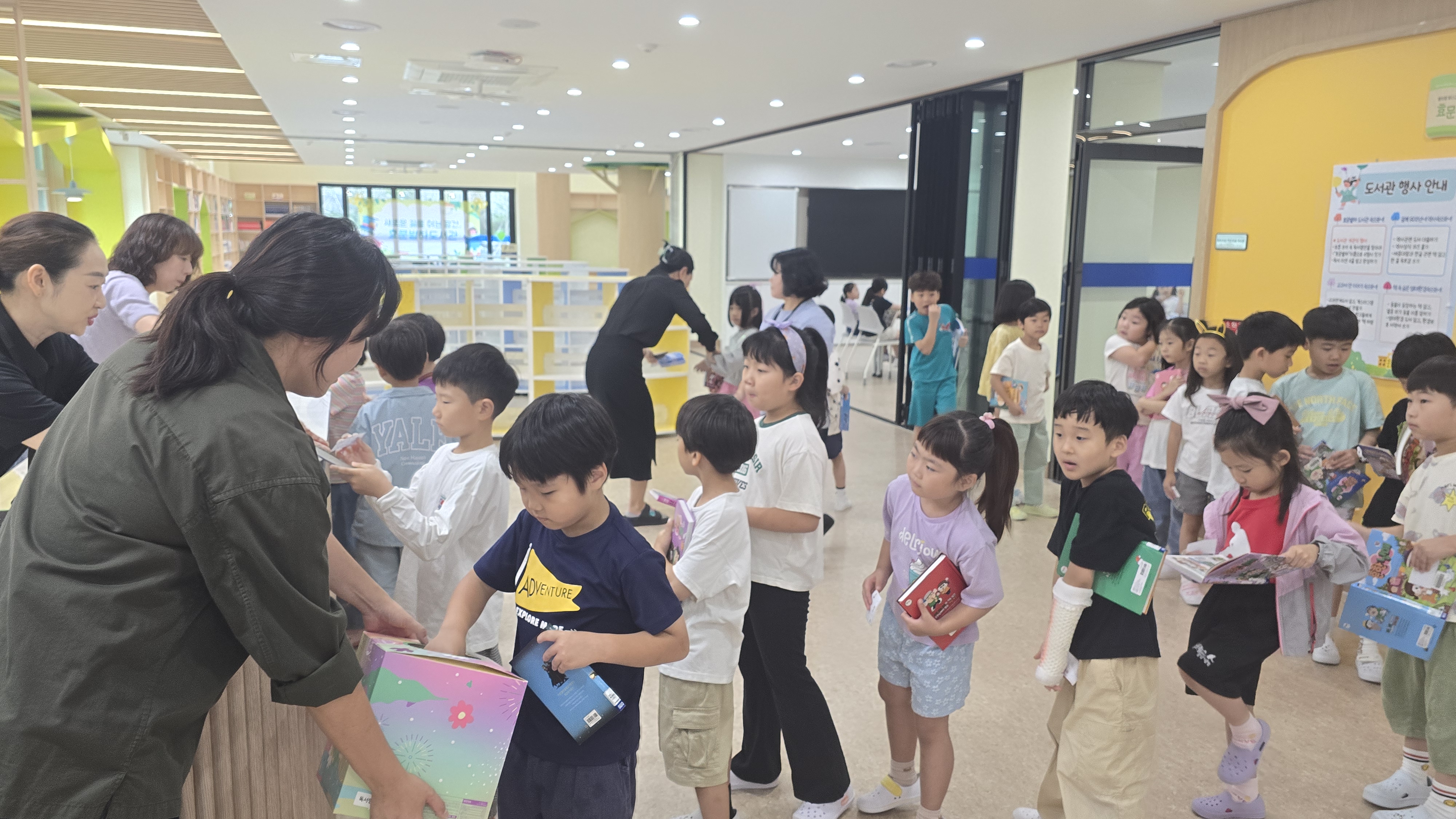 8. 울산효문초, '효문별하 도서관' 개관 (1).jpg