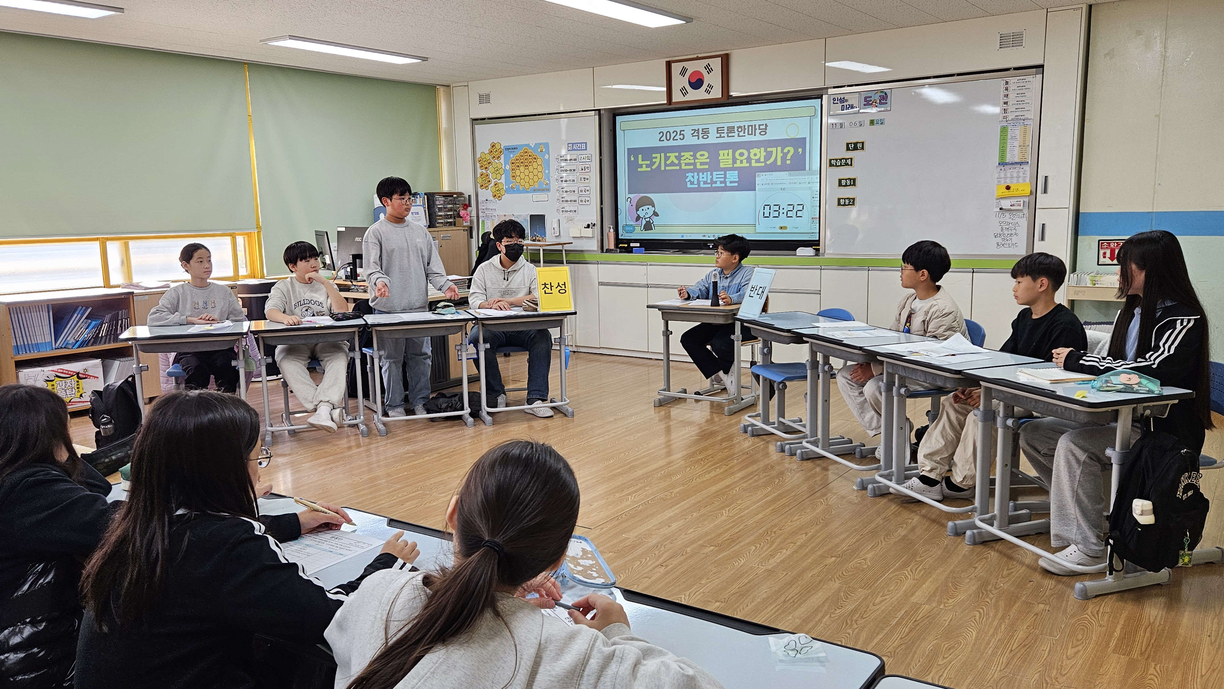 1. 격동초등학교 학생들이 5일 '어린이 제한 공간은 필요한가'를 주제로 열띤 토론을 하고있다 (2).jpg