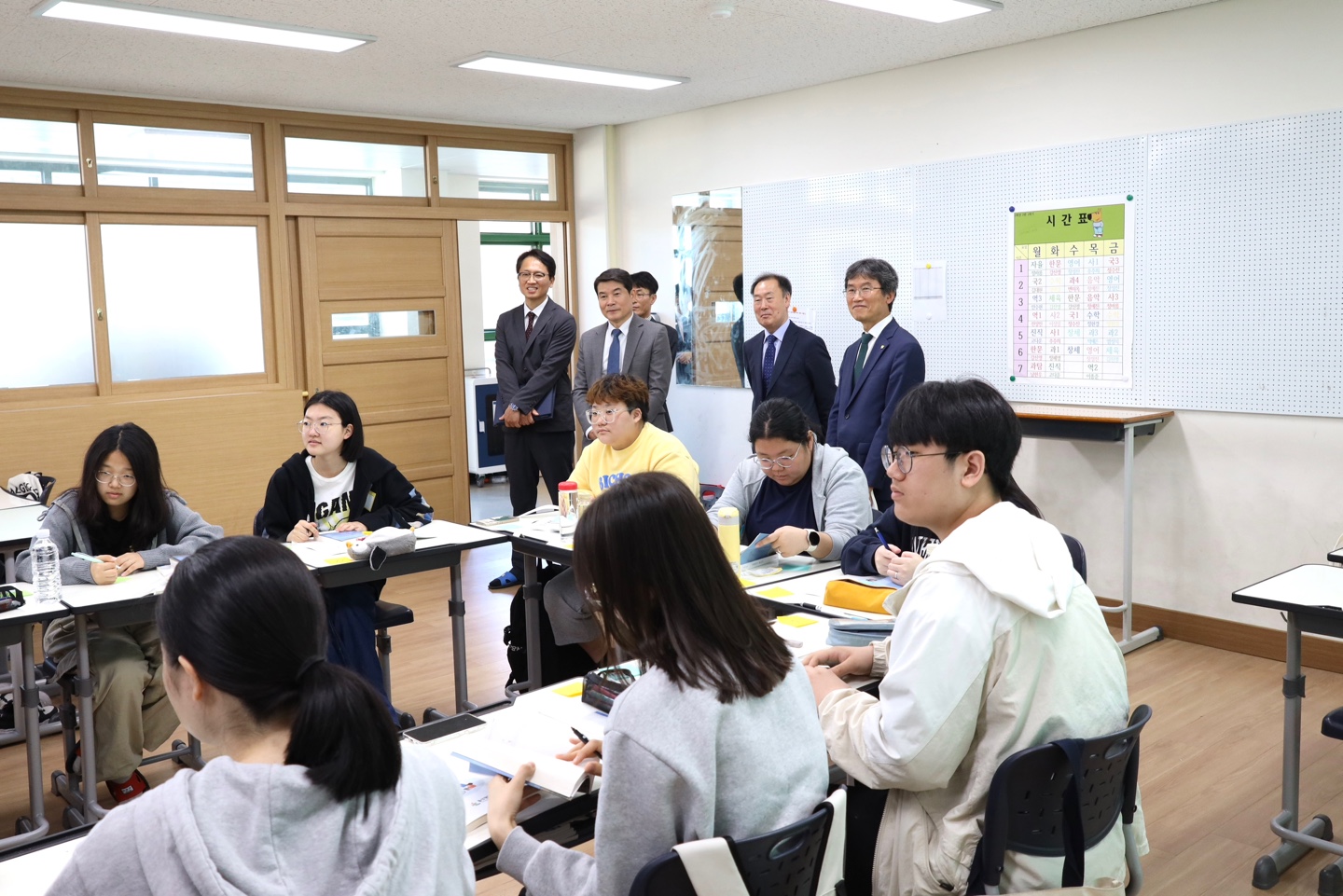 10. 독서로 청소년 토론 능력 키운다 (2).jpg