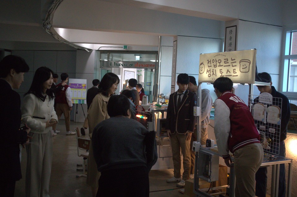 울산에너지고는 30일 교내에서 '학습자 중심 과제 전시회'를 열었다 (3).JPG