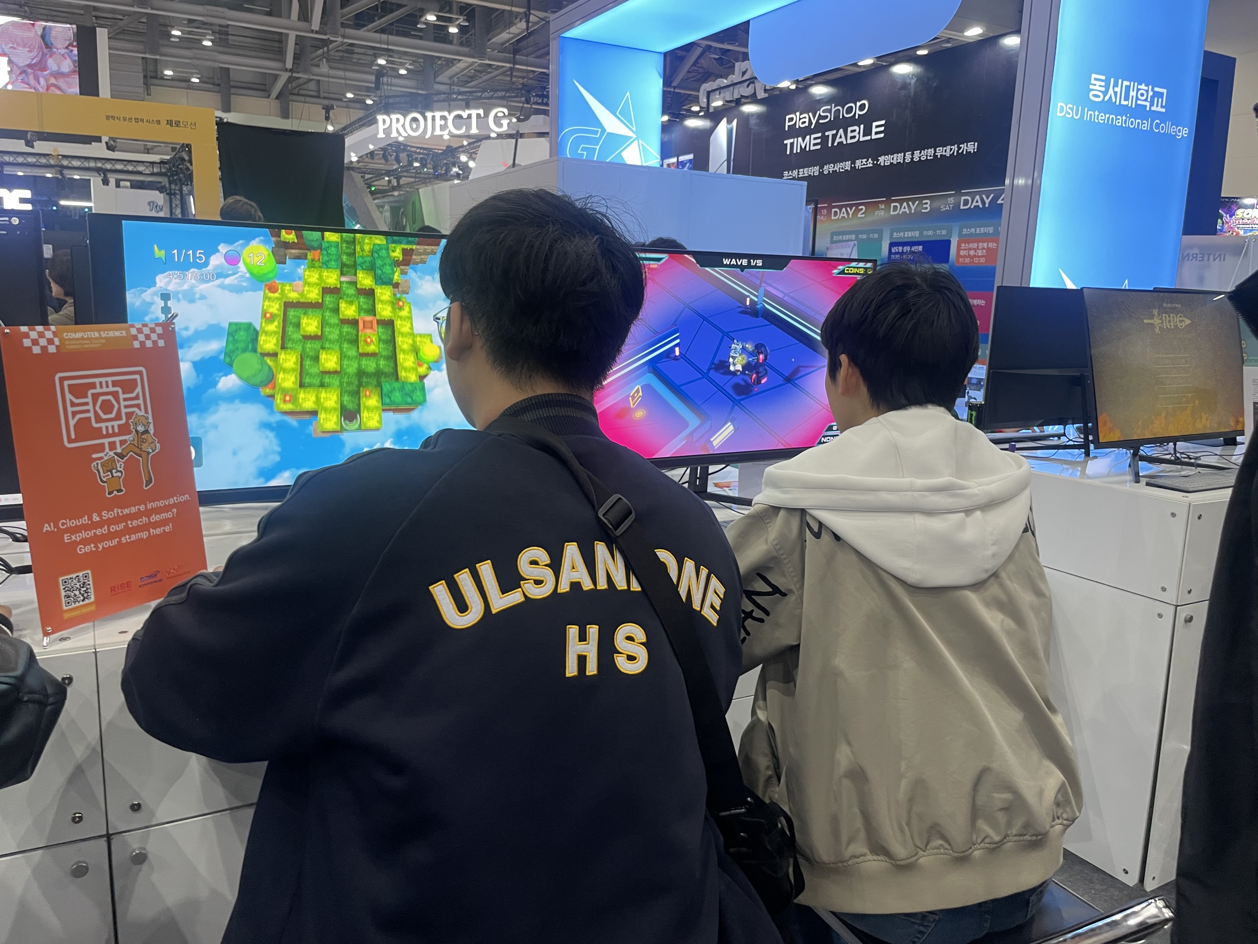 울산애니원고 학생들이 14일 부산 벡스코 국제게임전시회에 참여했다 (1).jpg