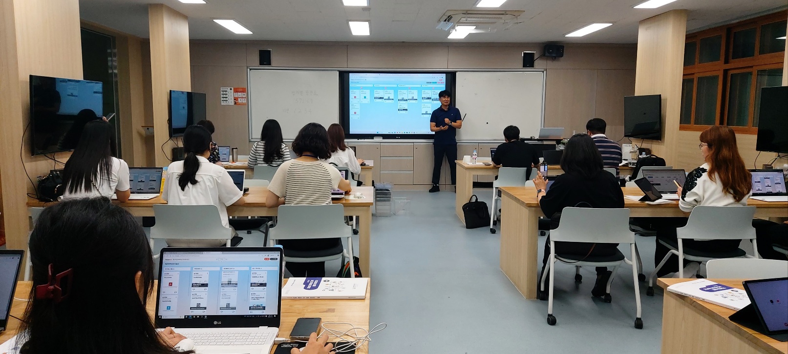 2. 지능형 과학실 학교 현장 활용도 높인다 (2).jpg