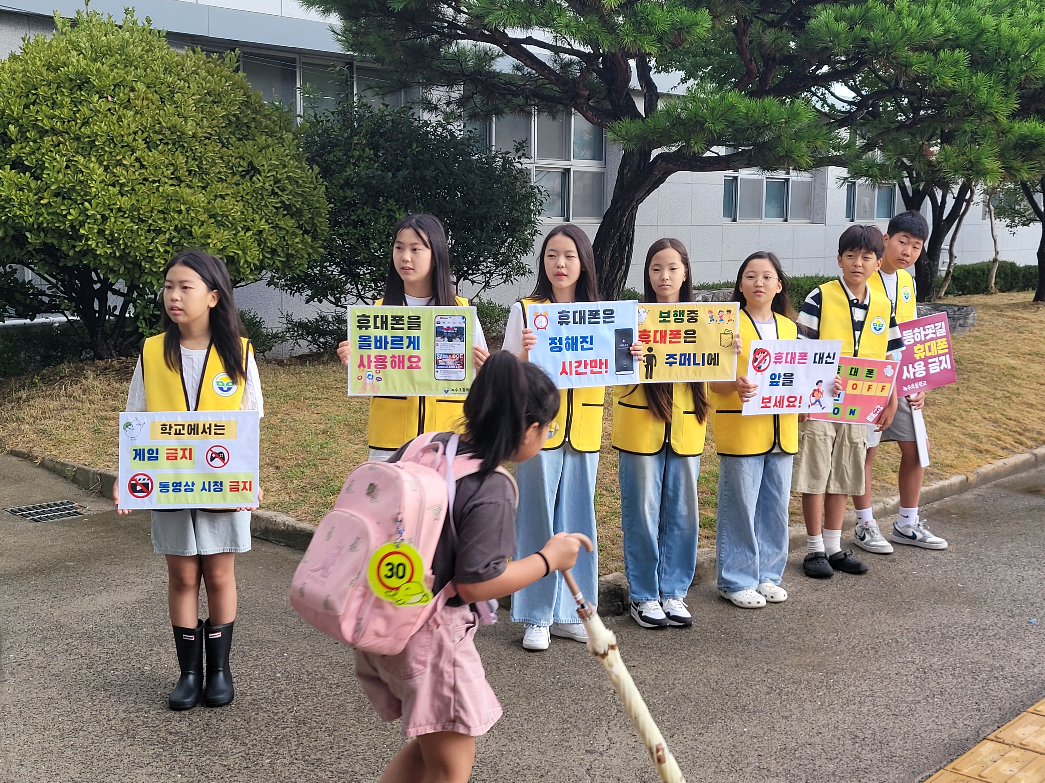 8. 녹수초, ‘올바른 휴대폰 사용’ 홍보활동 펼쳐 (2).jpg