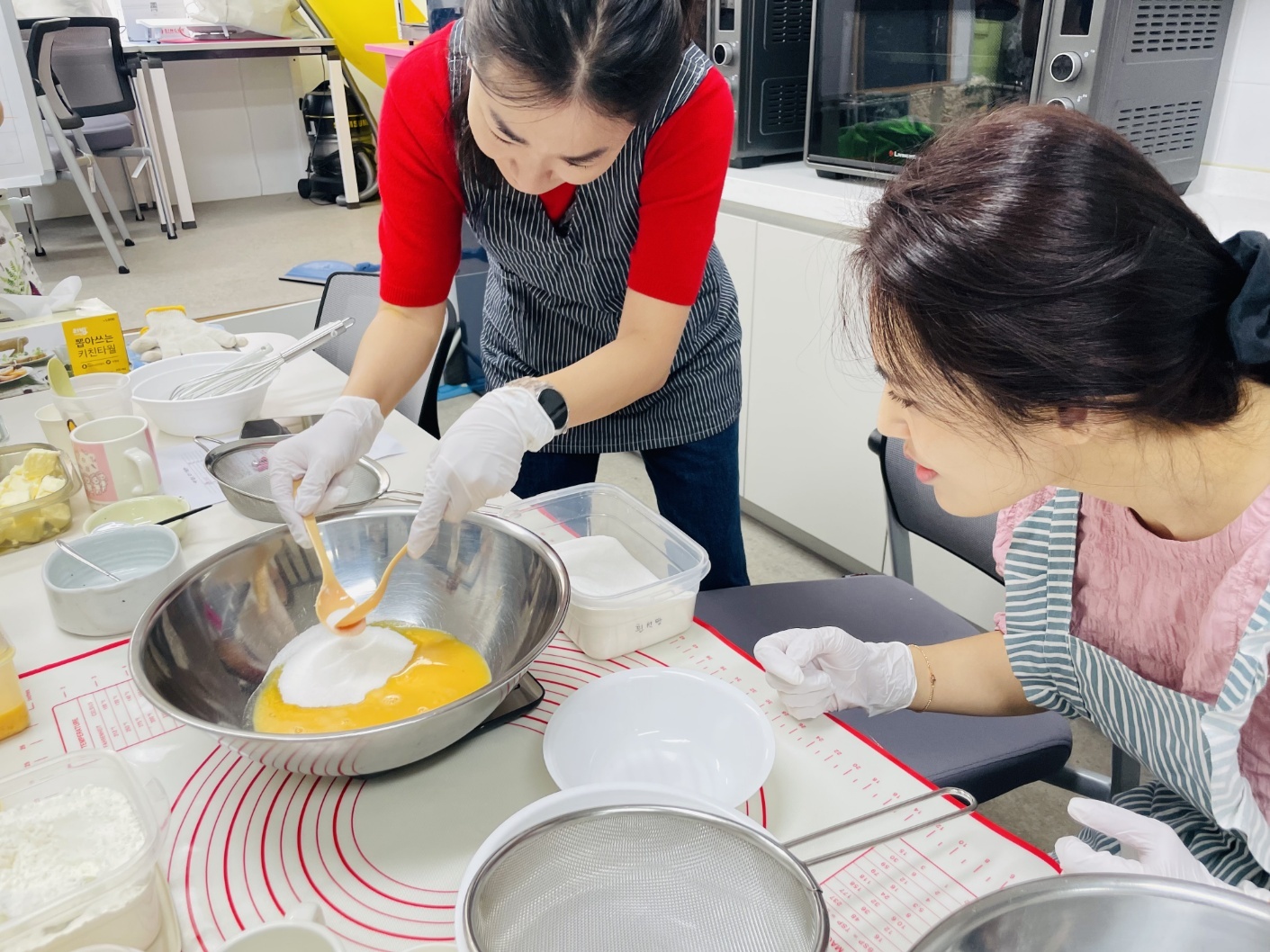 3. 강남초 학부모회, 학교에서 만나는 즐거운 제과제빵 (2).jpg