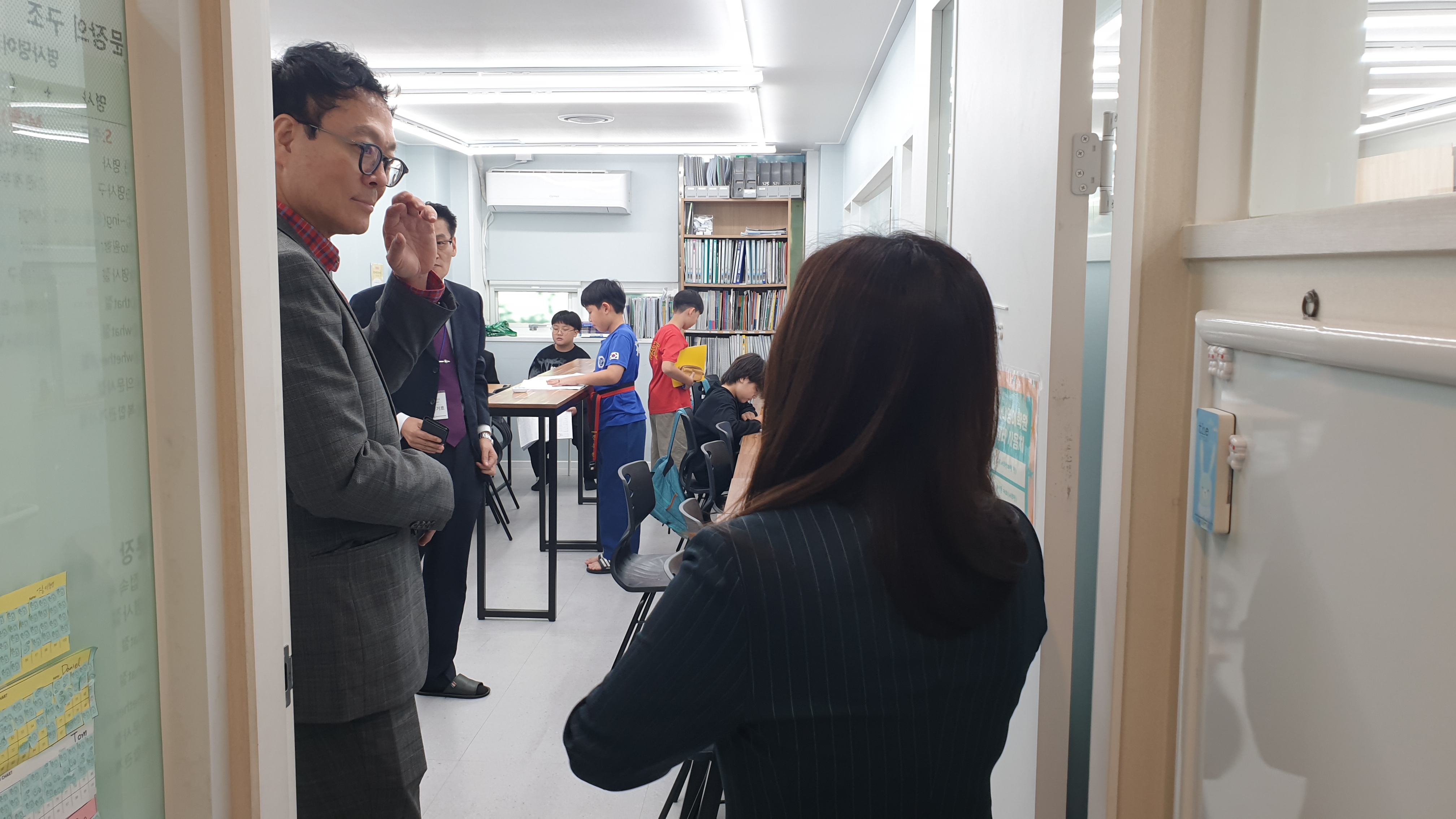 6. 강북교육지원청 박상걸 행정지원국장이 27일 써니영어학원에서 특별 정기 지도점검을 했다.jpg