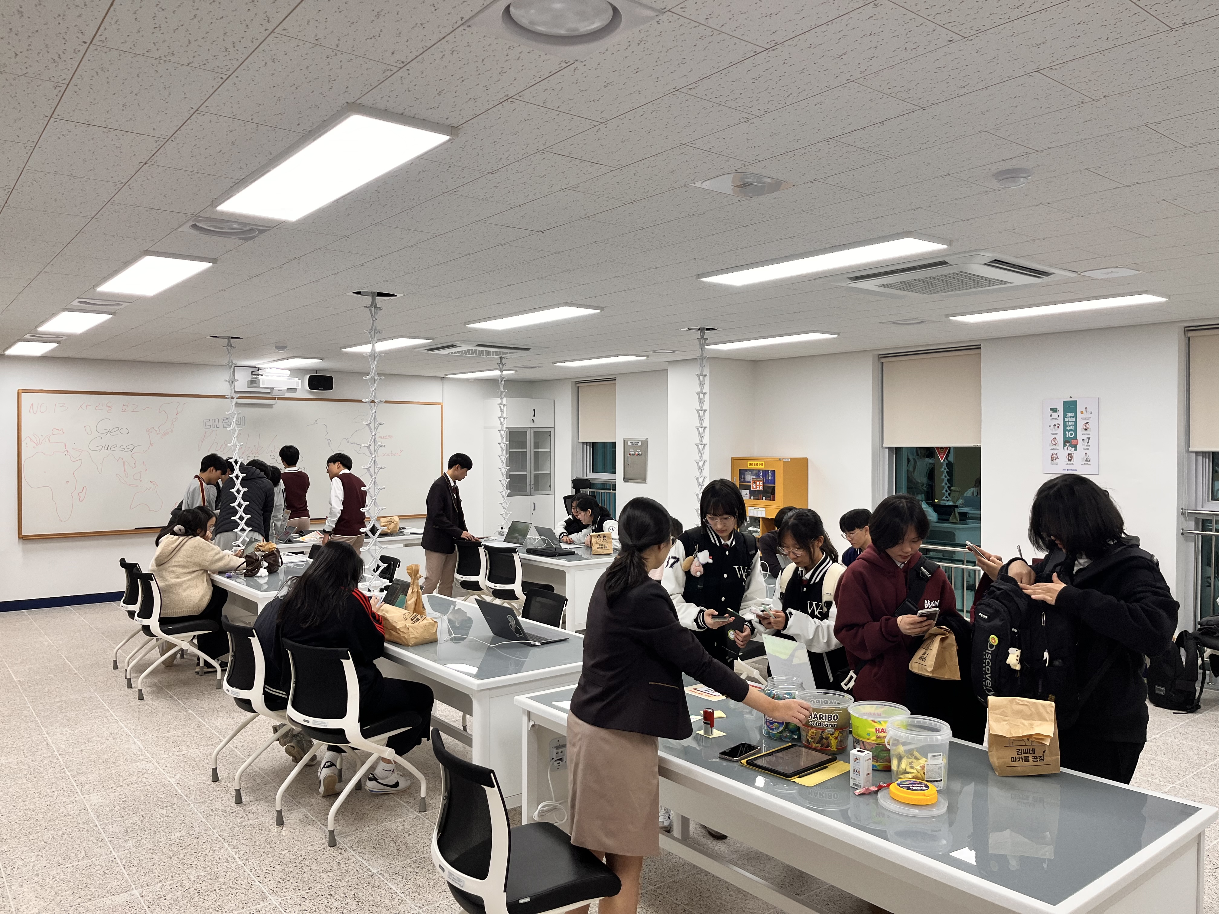 6. 울산과학고등학교는 3일 실험동에서 울산지역 고등학생 500여 명을 대상으로 '제1회 질문 한마당'을 열었다 (1).jpg