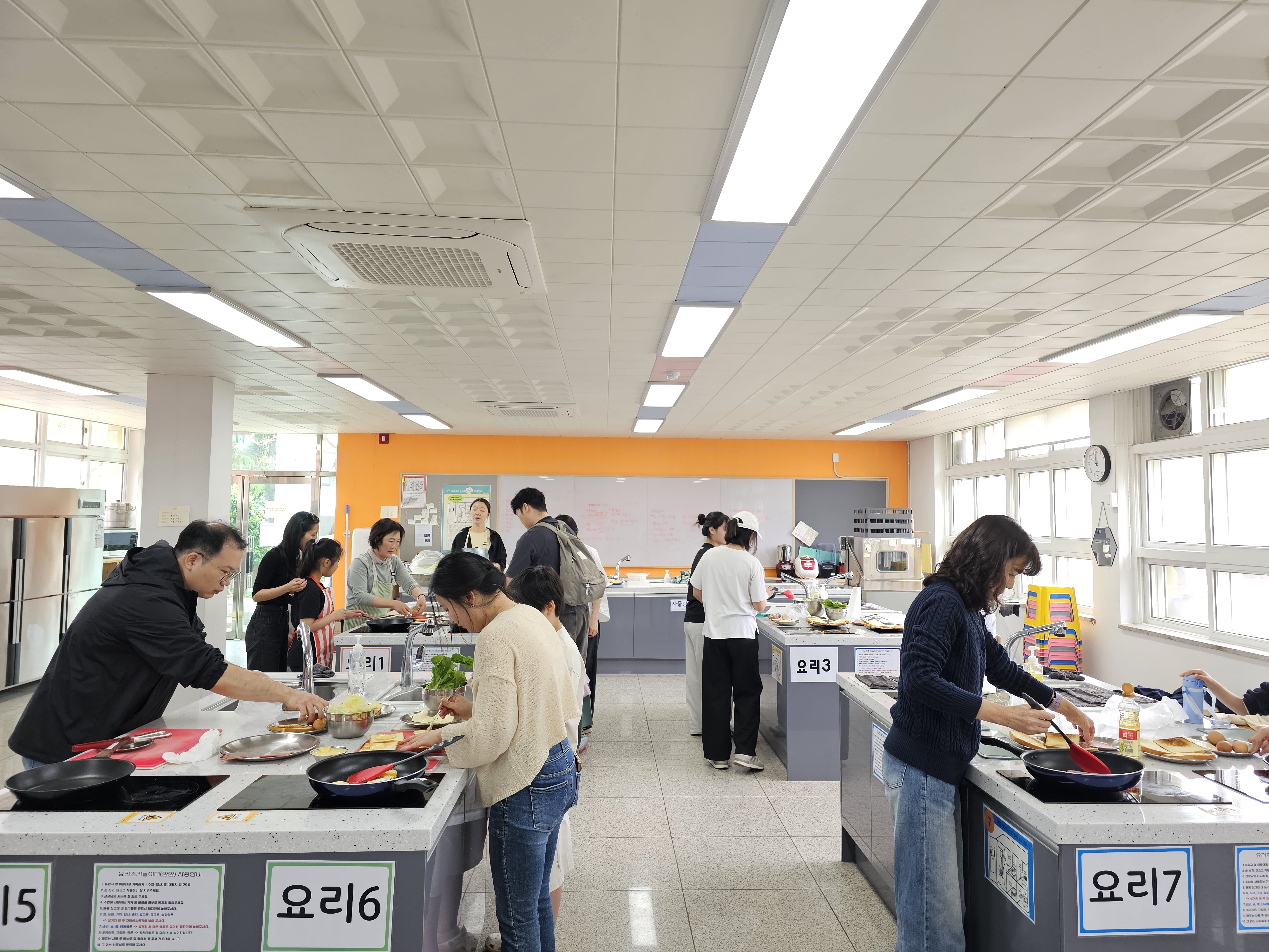 6. 만들고 체험하며 온 가족이 함께한 어린이날(5.5 (5).jpg