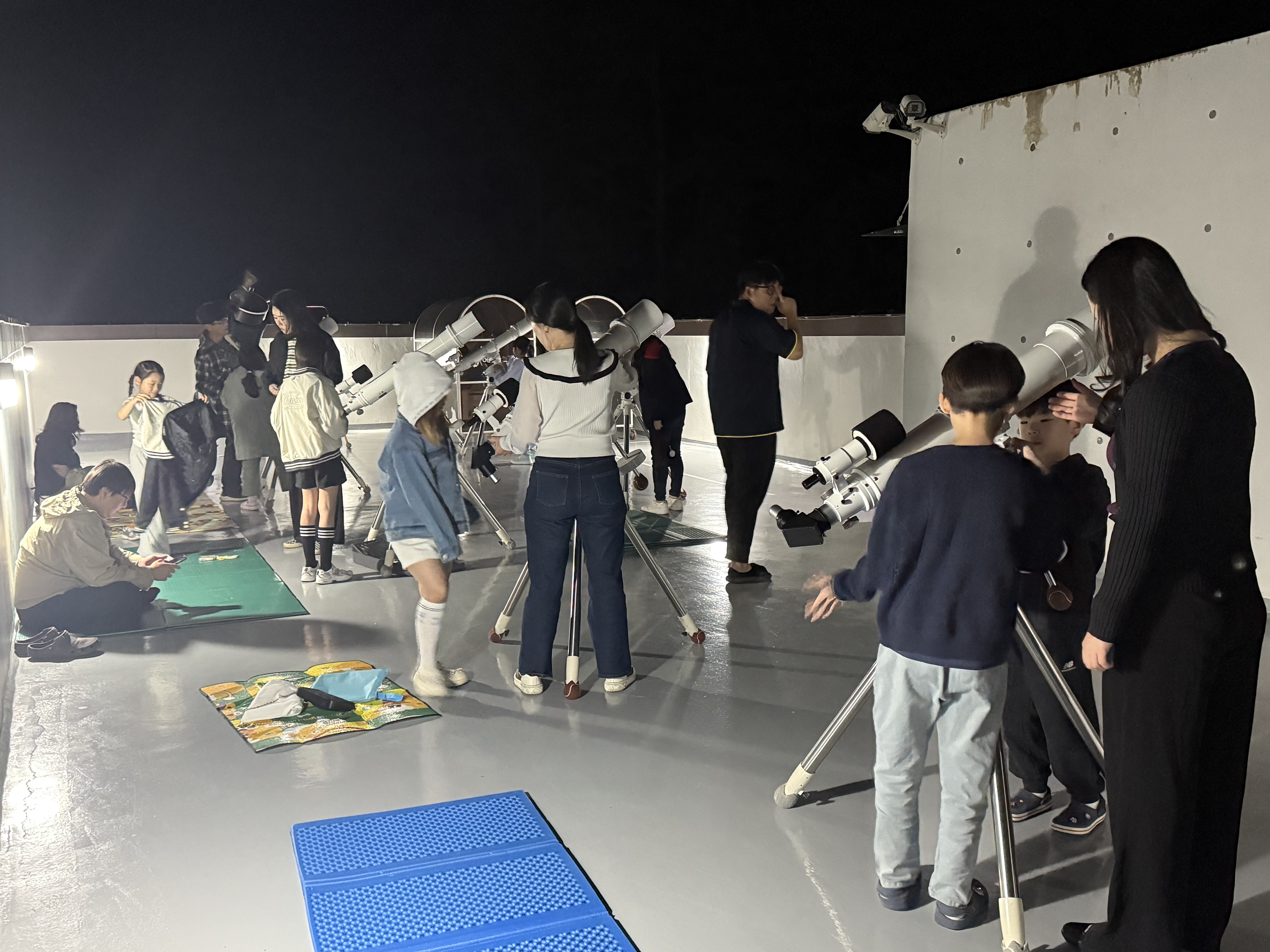 8. 삼남초등학교는 지난 1일 범서읍 울산어린이천문대에서 학생과 학부모를 대상으로 '별무리 가족 천체 관측 교실'을 열었다 (2).jpg