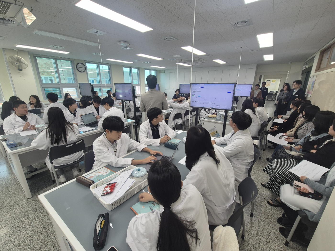 3. 울산교육청은 29일 호계고등학교에서 '자능형 과학실 온(ON)' 디지털 과학 공개수업을 열었다 (3).jpg