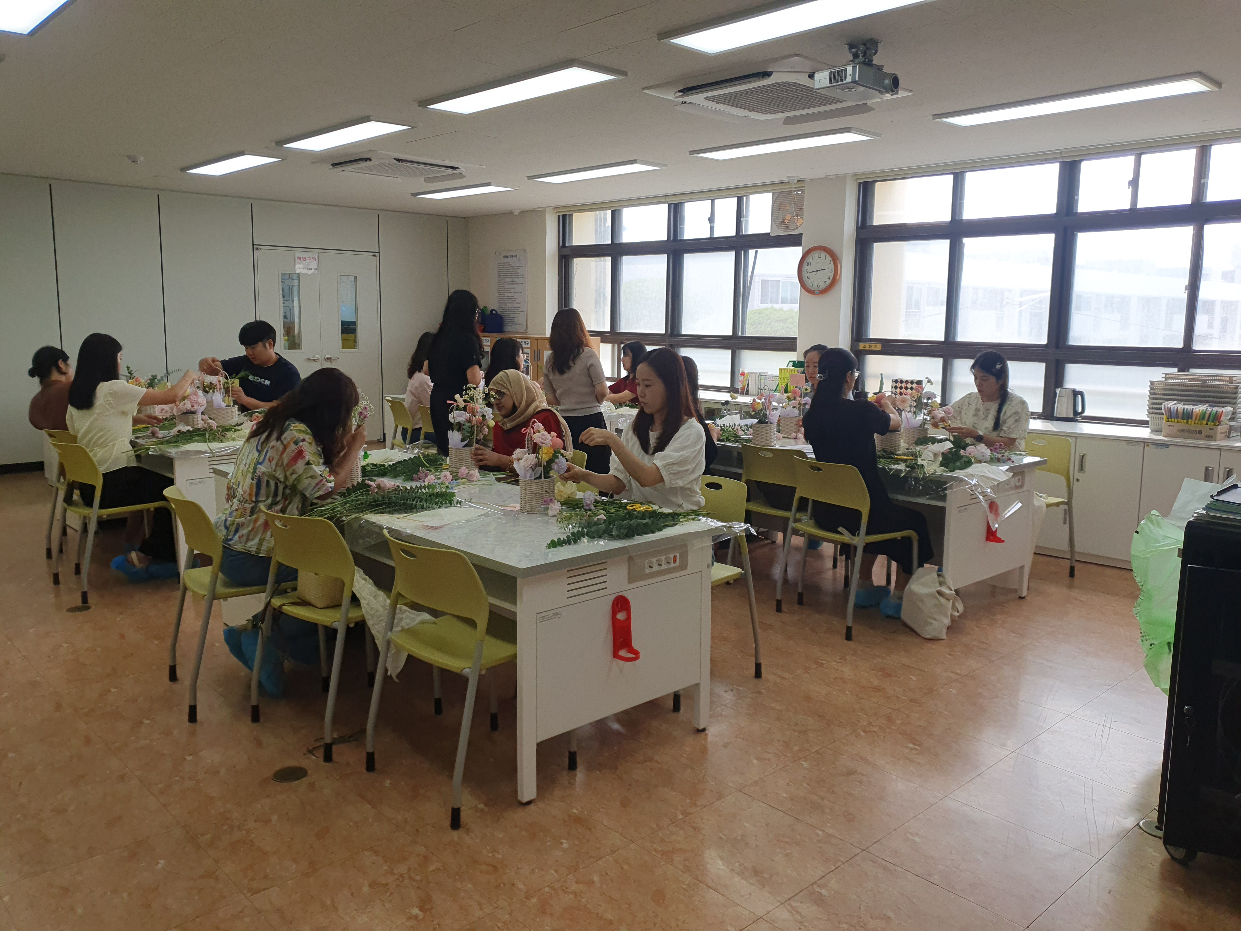 10. 꽃과 함께한 학부모 연수 (1).jpg