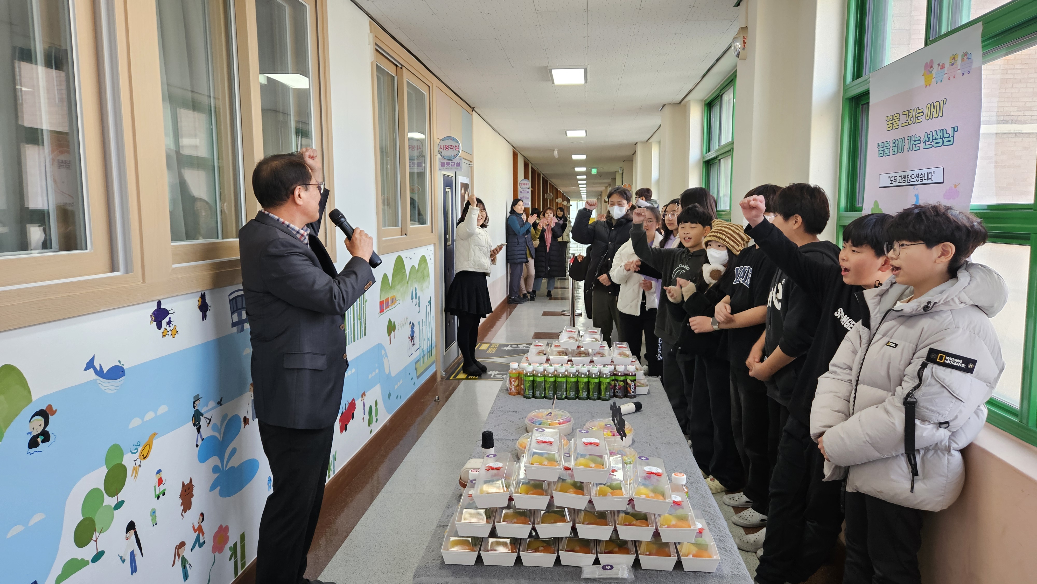 청솔초등학교_붙임2_벽화 그리기 완공 기념식 .jpg