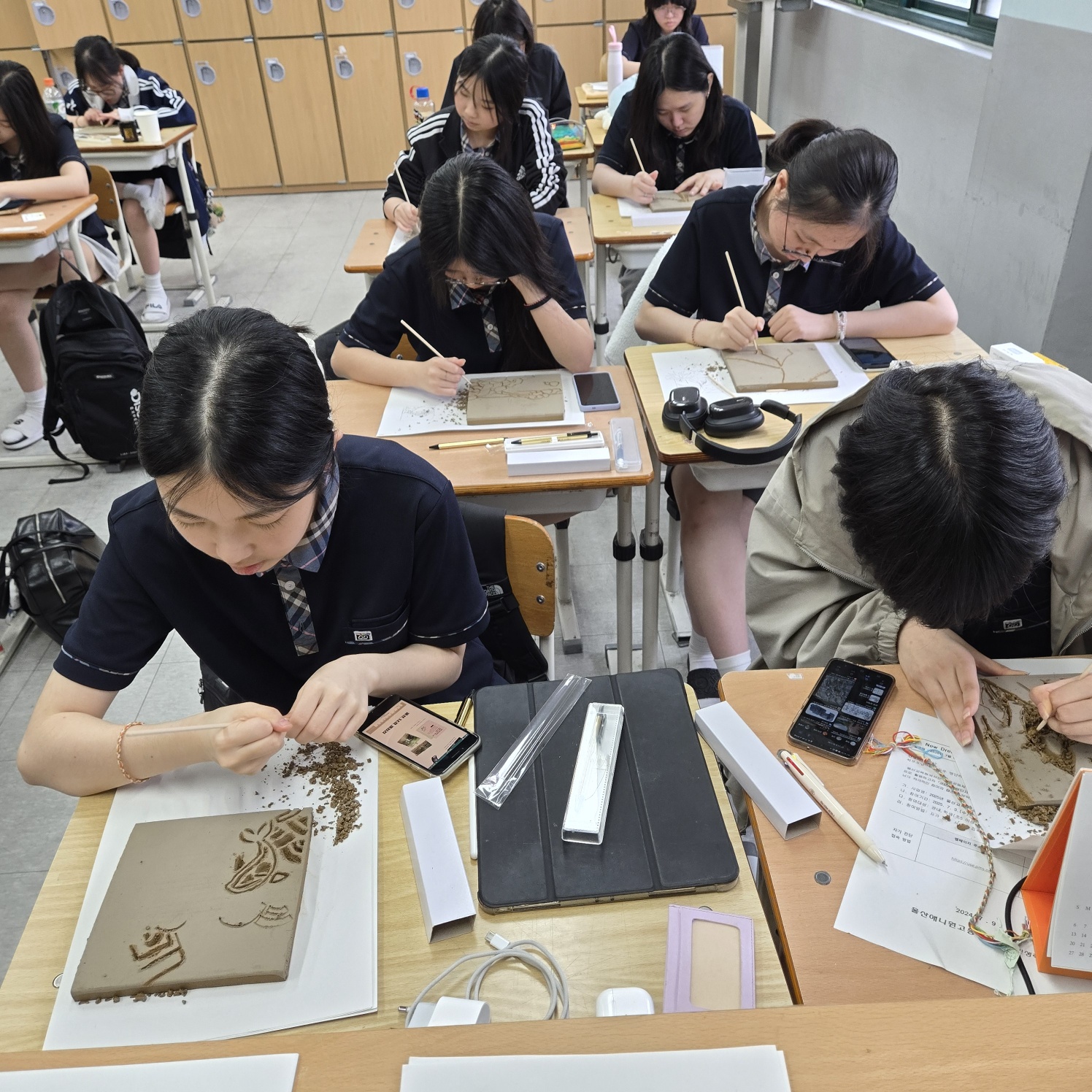 8. 울산애니원고, “도자기 타일에 울산의 미래를 그려요” (2).jpg