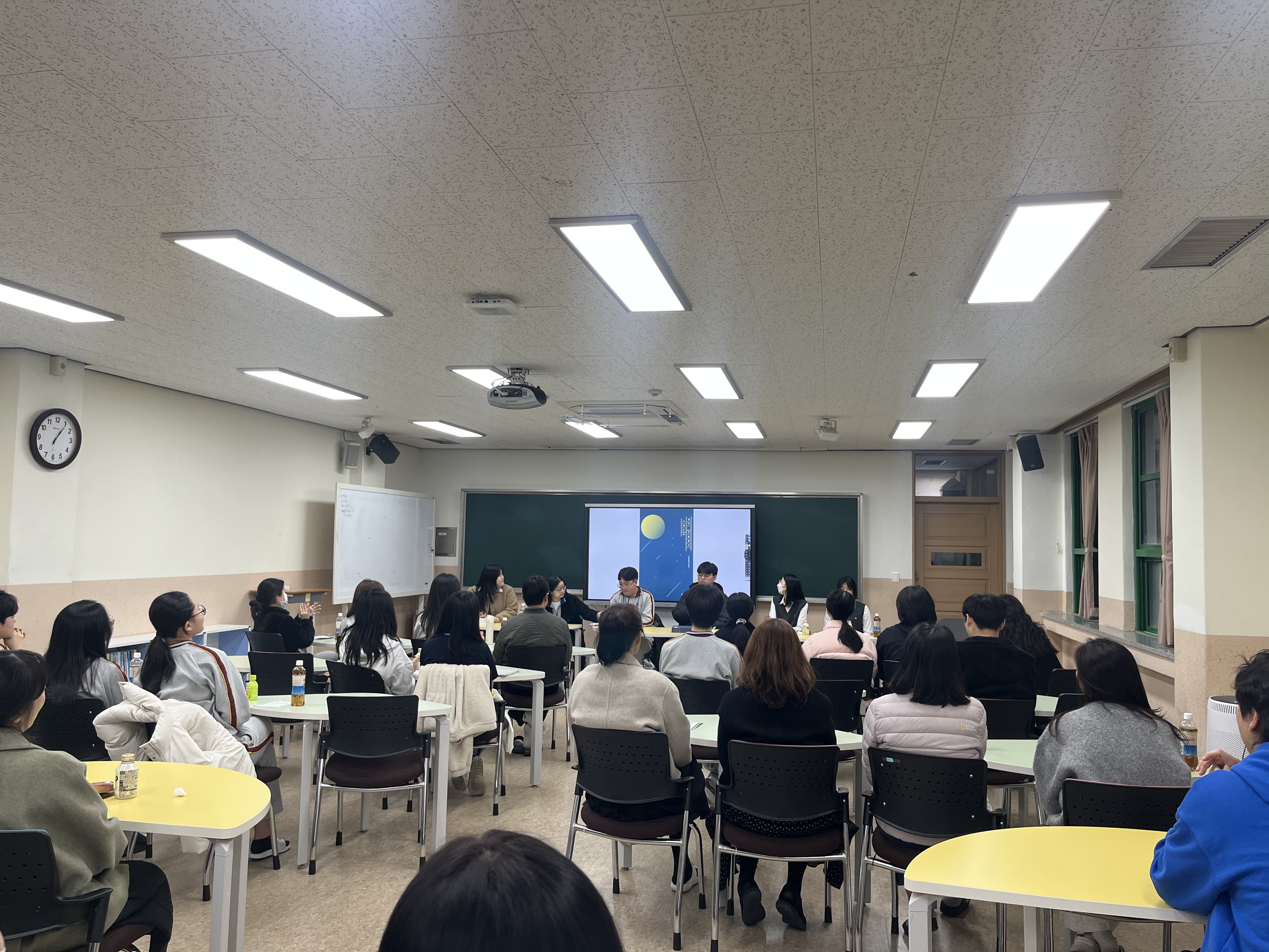 2. 대송고 학생들이 26일 출판기념회를 열고있다 (1).jpg