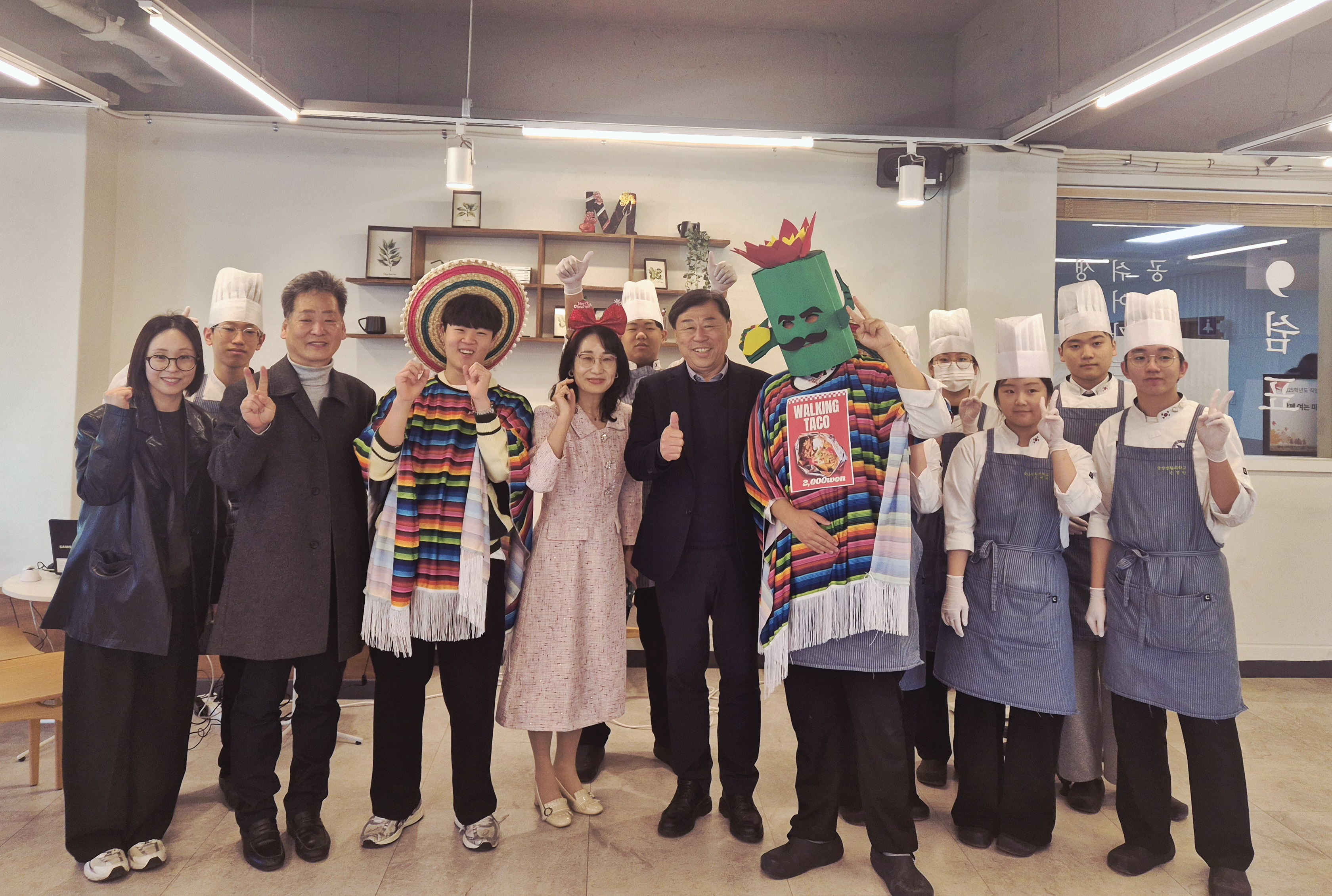 김종훈 동구청장과 지역사회 인사들이 28일 울산생활과학고 '오색제'에 참여했다 (1).jpg