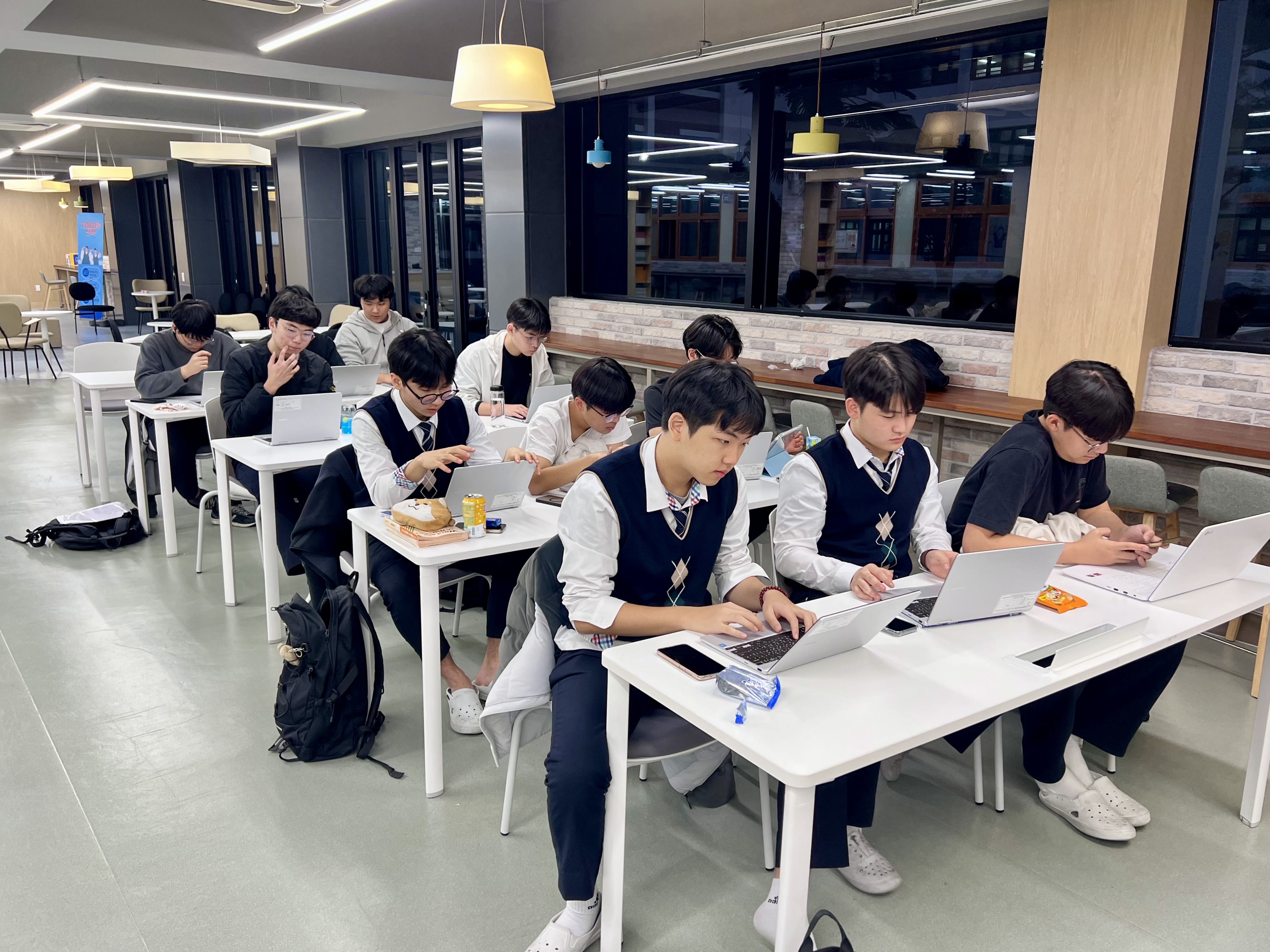 울산제일고는 최근 1~2학년을 대상으로 '질문 중심 지역사회 연계 교육과정 캠프'를 운영했다 (3).jpg