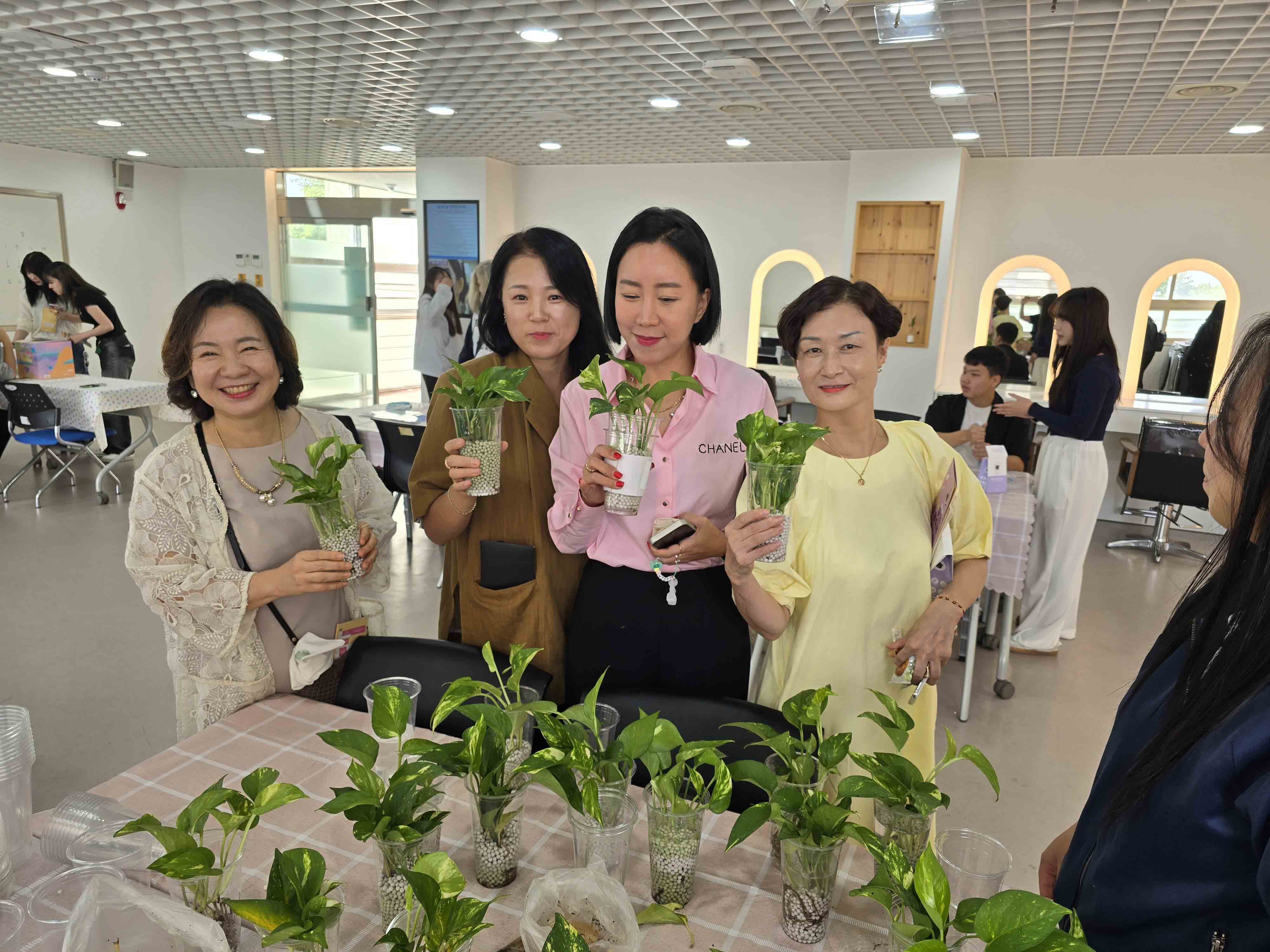 10 [미용예술고] 학새오가 학부모가 함께 한 미용축제.jpg