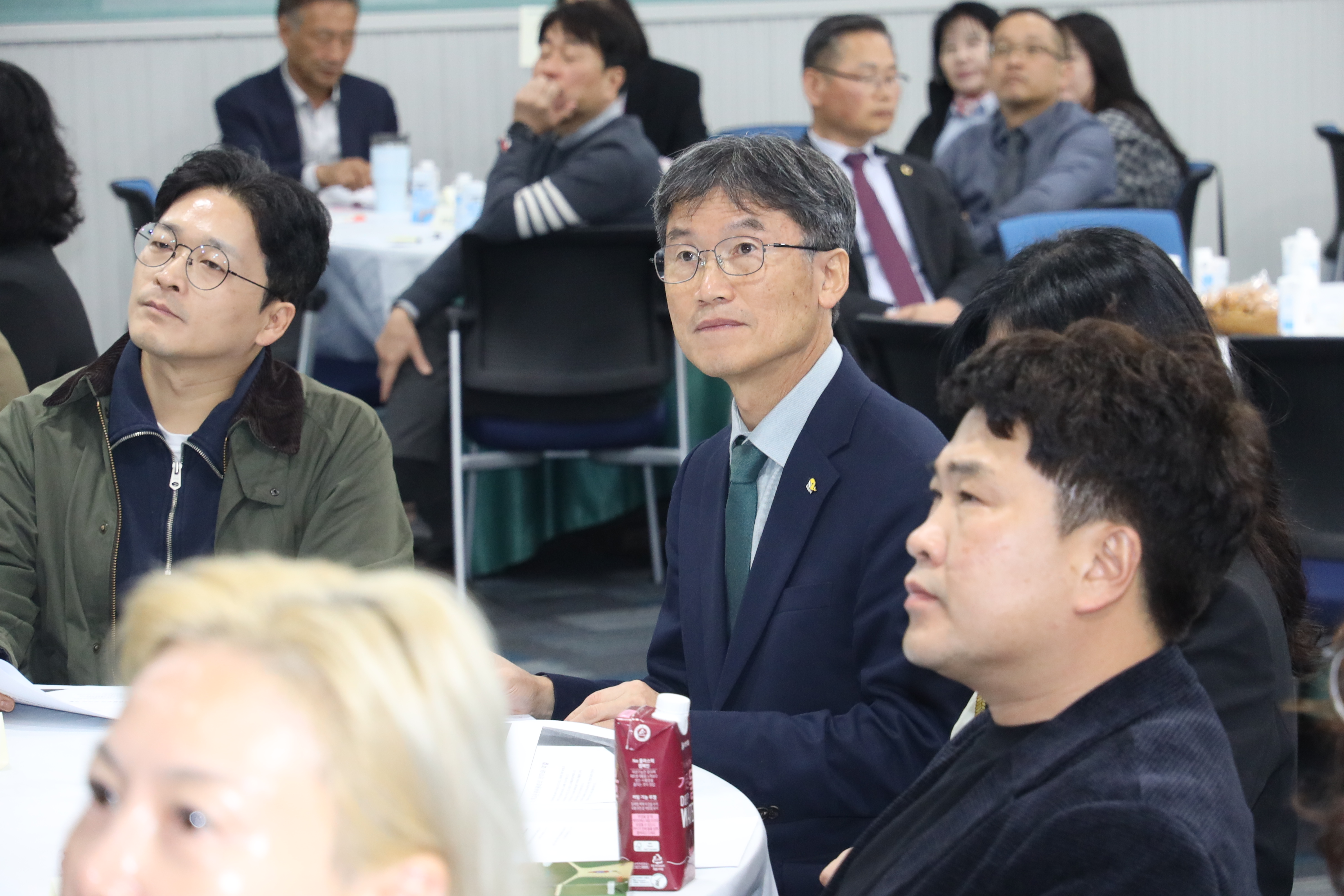 원탁토론회 (4).jpg