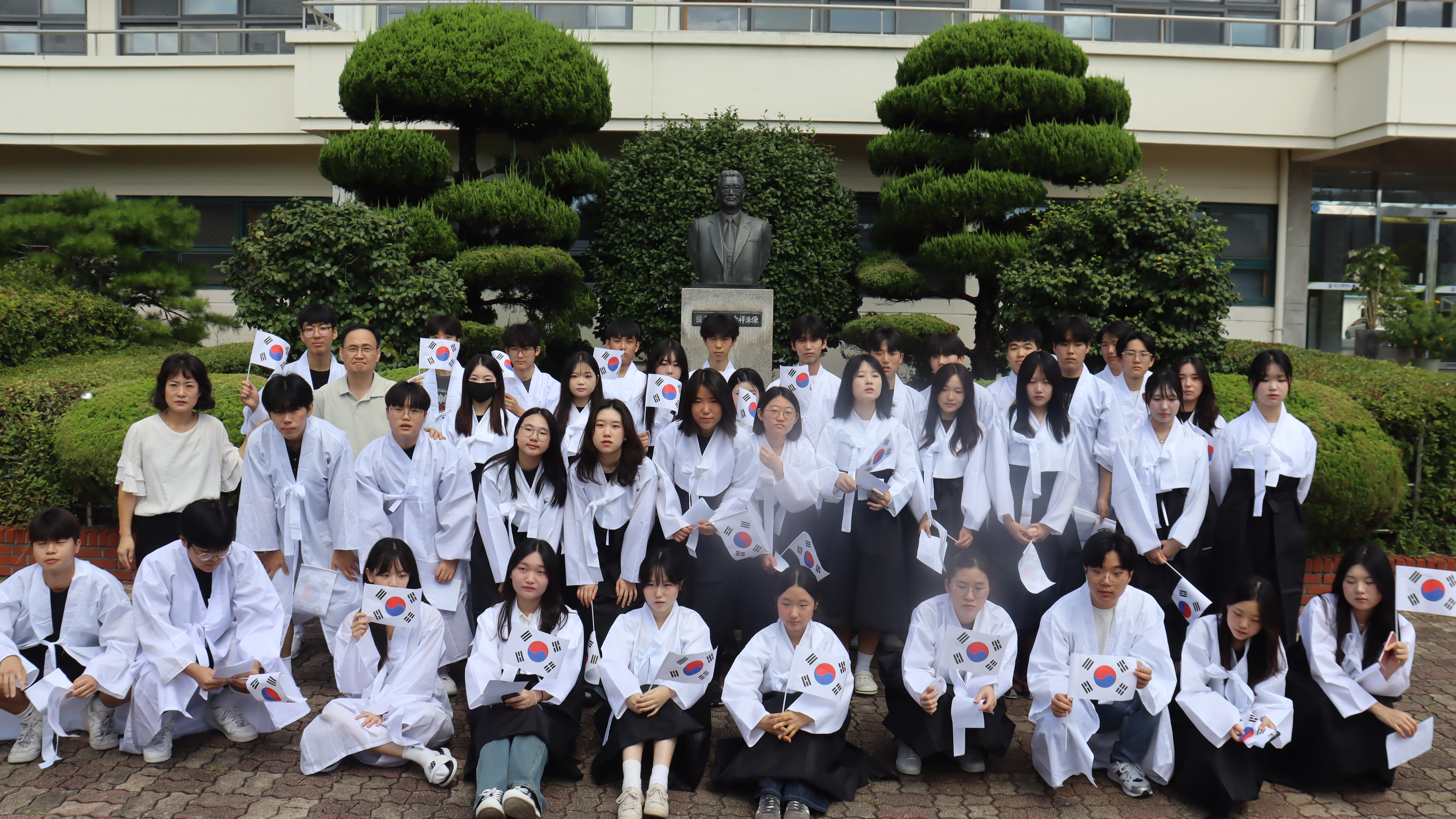 9. 성신고, 광복의 역사적 의미 되새겨 (1).jpg