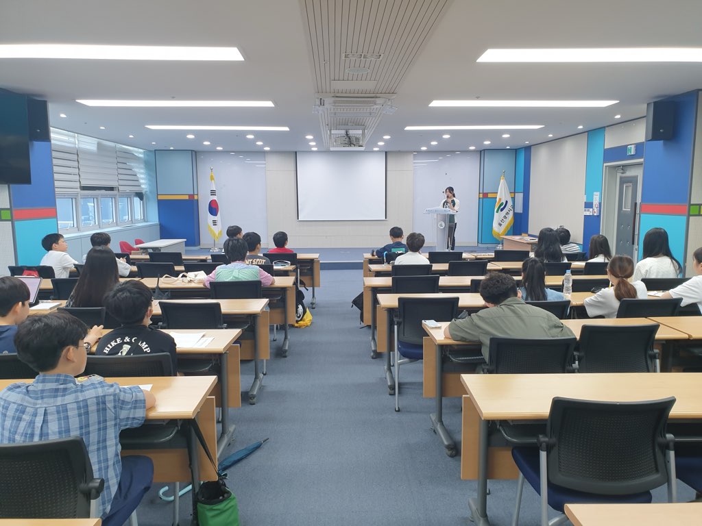 4. 민주시민교육과_학생 대표 소통과 협력으로 민주적 학교문화 만든다 (3).jpg