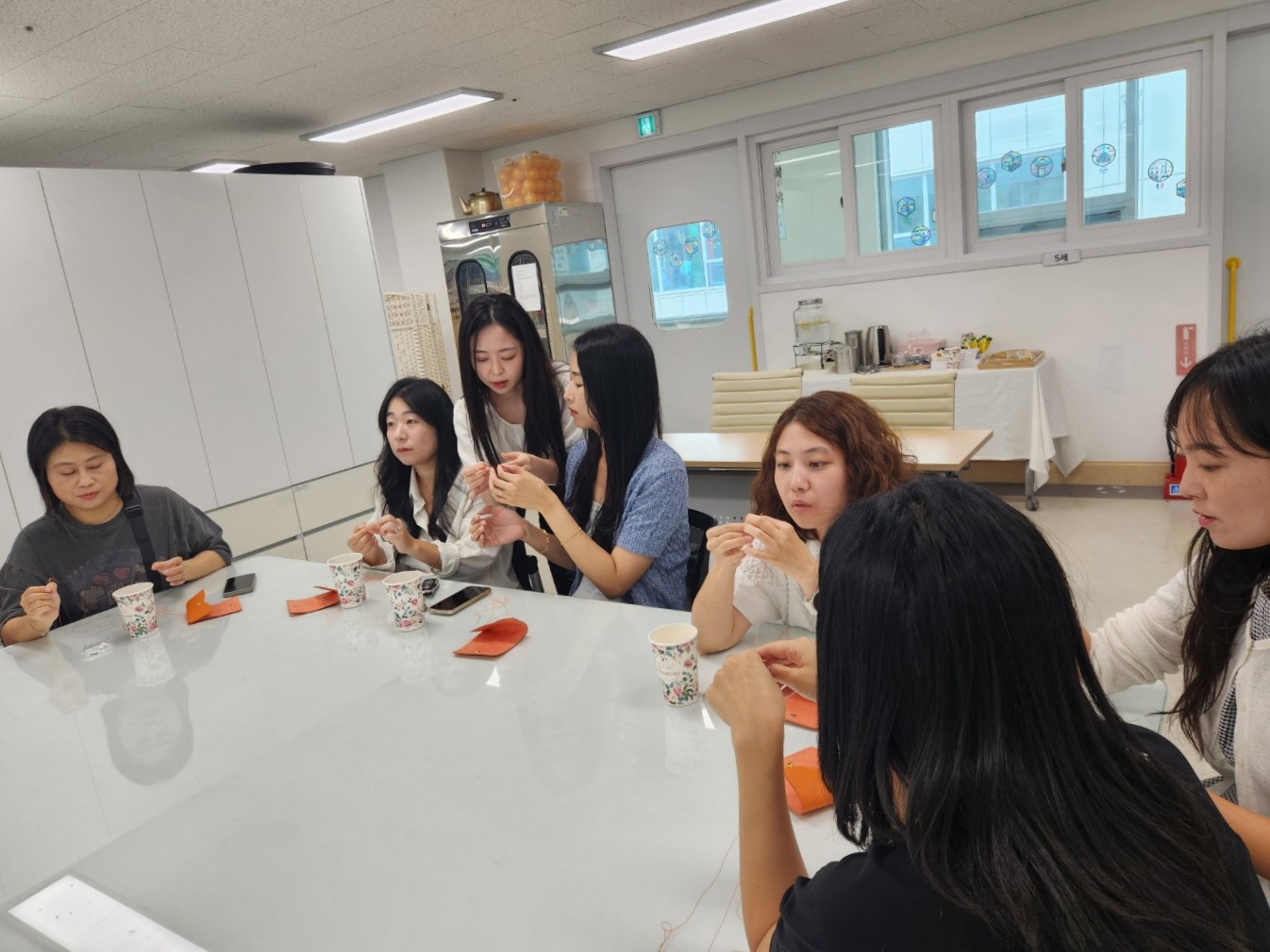 2. 고헌유치원, 학부모와 소통하는 가죽공예 운영 (2).jpg