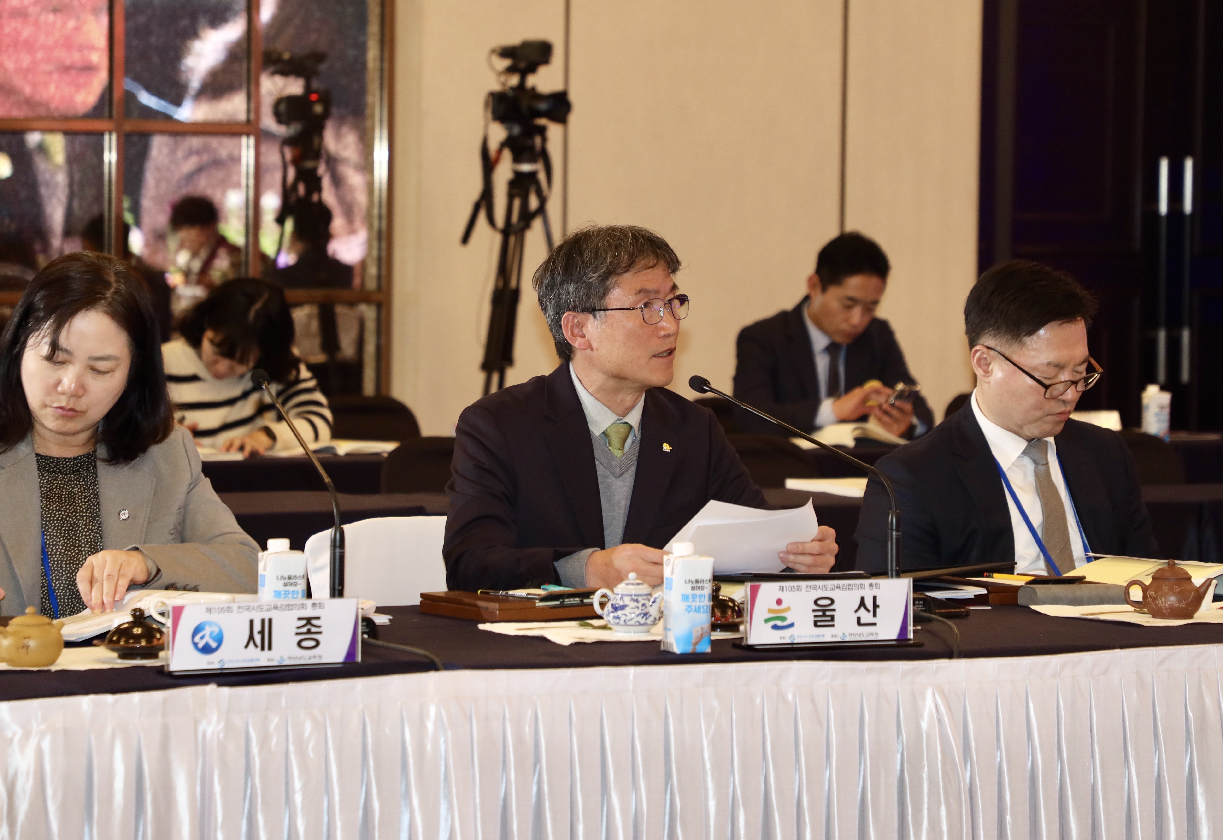 [추가~1.] 천창수 교육감이 20일 통영에서 열린 '제105회 전국시도교육감협의회 총회'에서 울산교육청이 제출한 안건에 대해 설명하고 있다 (5).jpg