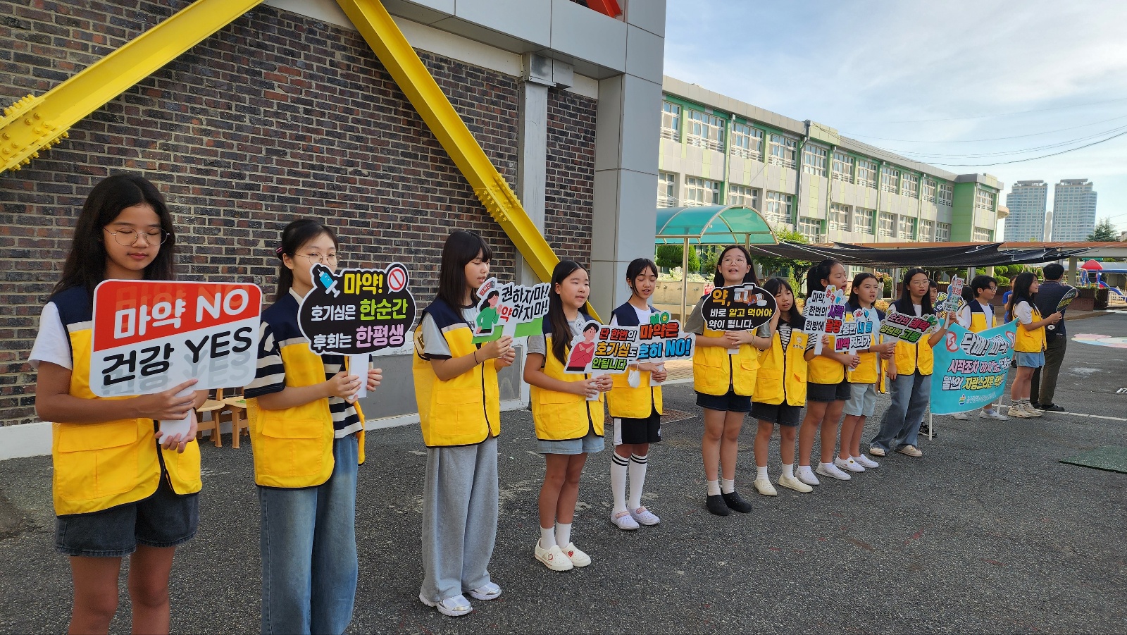 울산중앙초, 청소년 유해 약물 예방 운동 펼쳐 (3).jpg