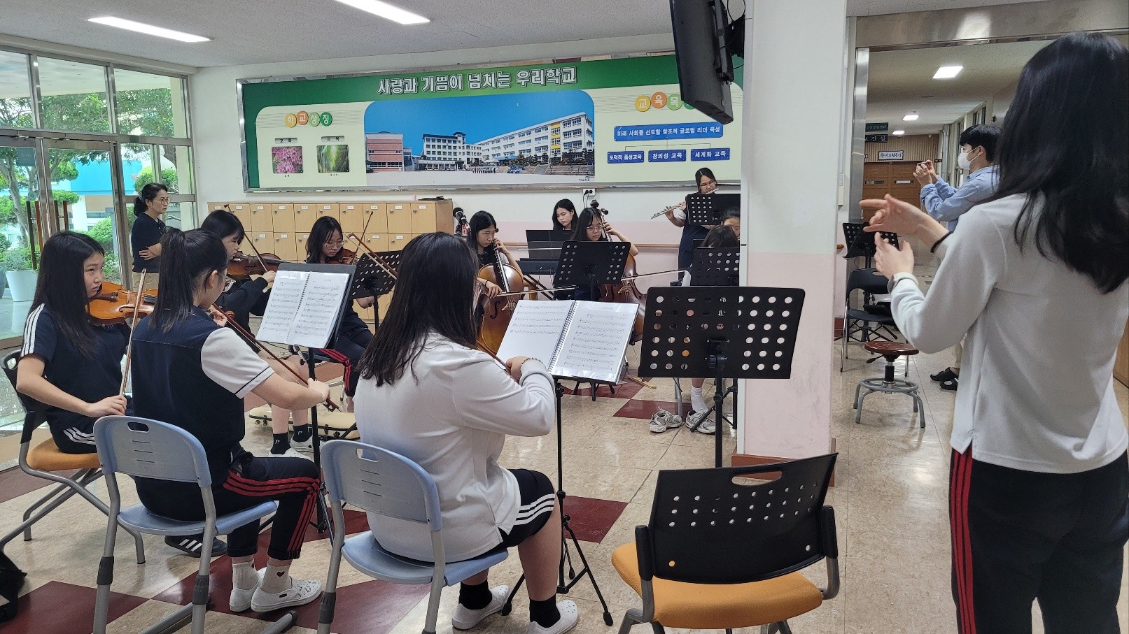 (서여중)제44회 스승의날 행사…“선생님 감사합니다”.jpg