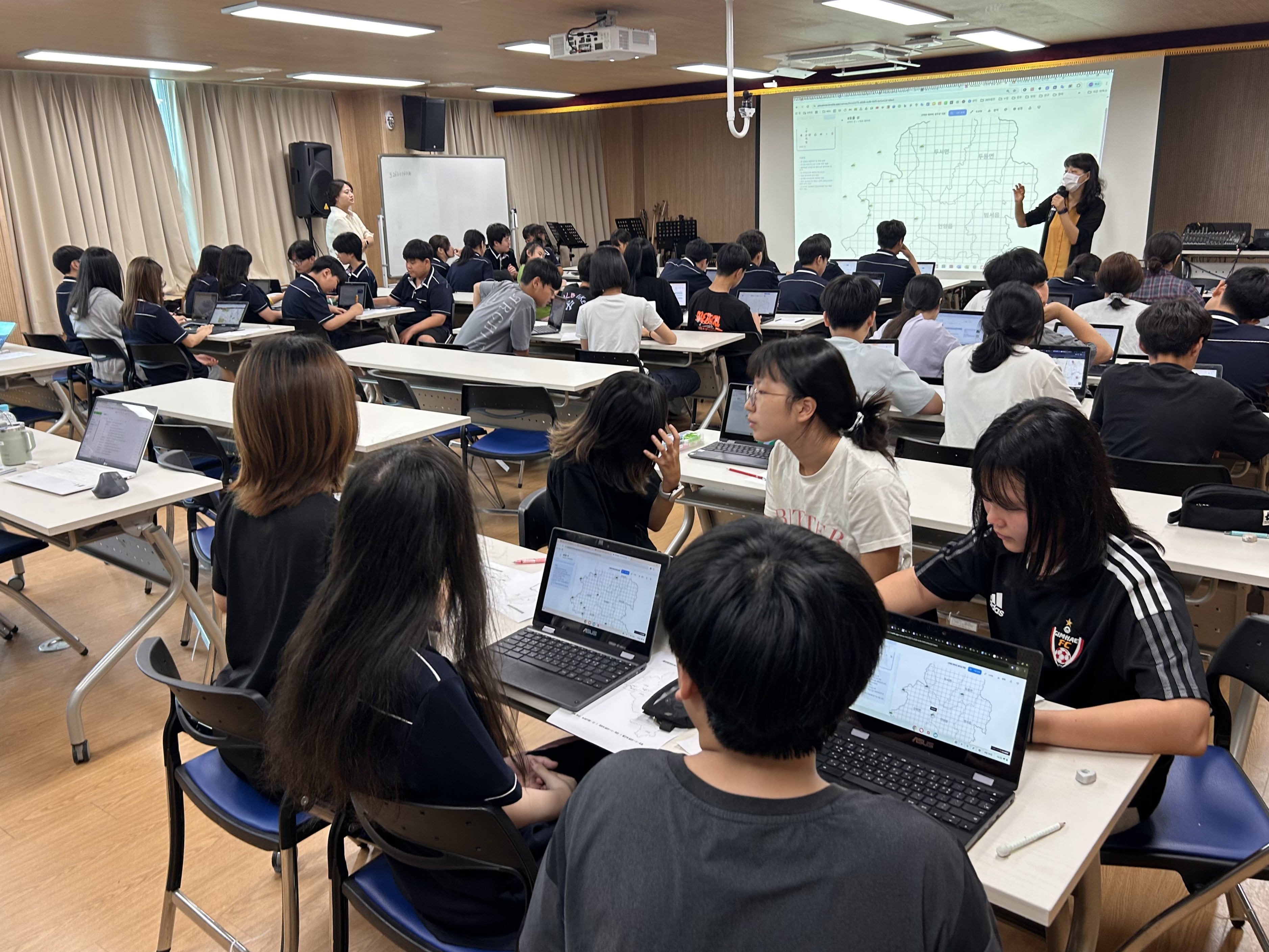 5. 상북중, 지역과 세계를 잇는 시민교육 과목 운영 (2).jpg