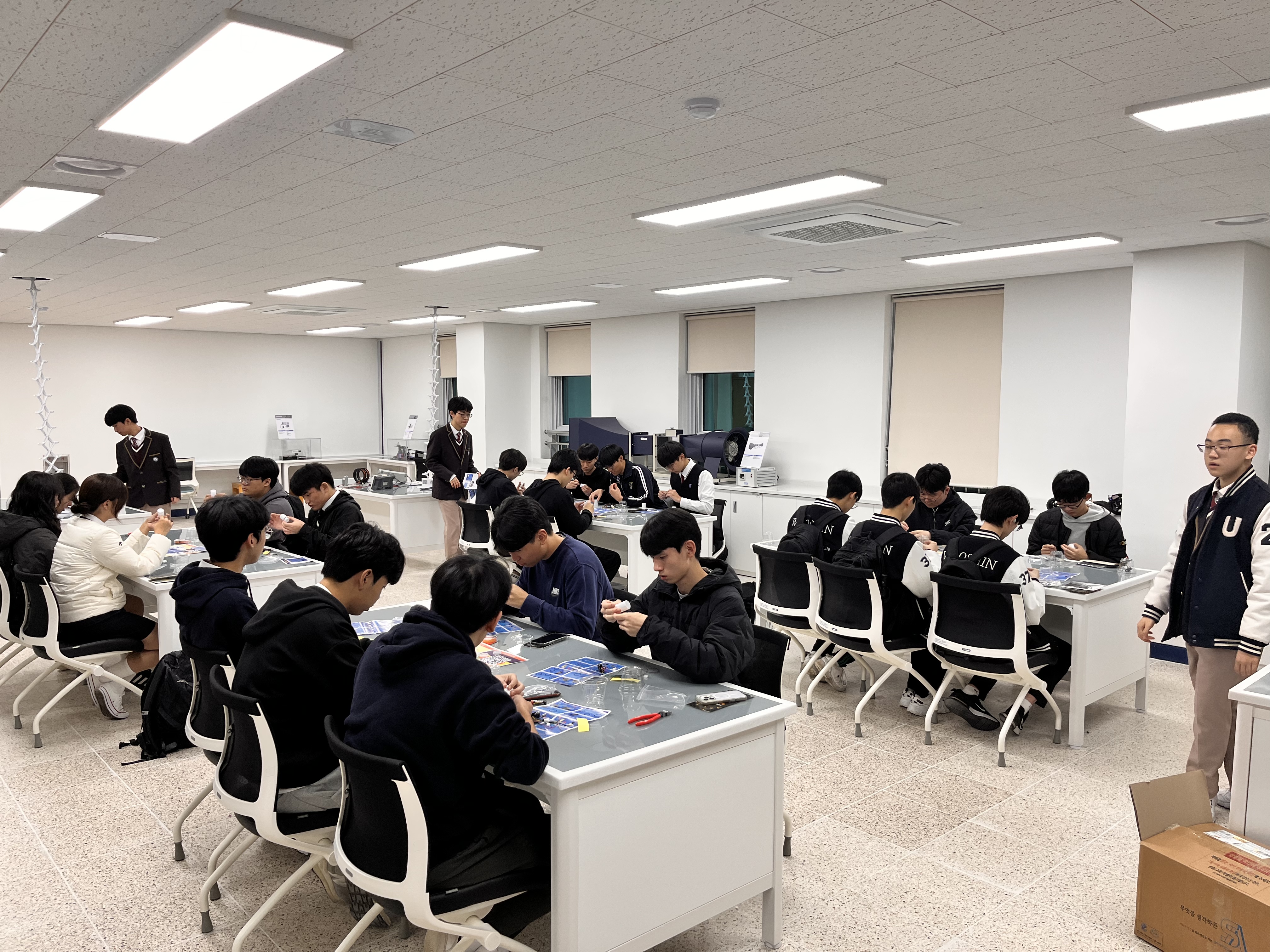 6. 울산과학고등학교는 3일 실험동에서 울산지역 고등학생 500여 명을 대상으로 '제1회 질문 한마당'을 열었다 (2).jpg