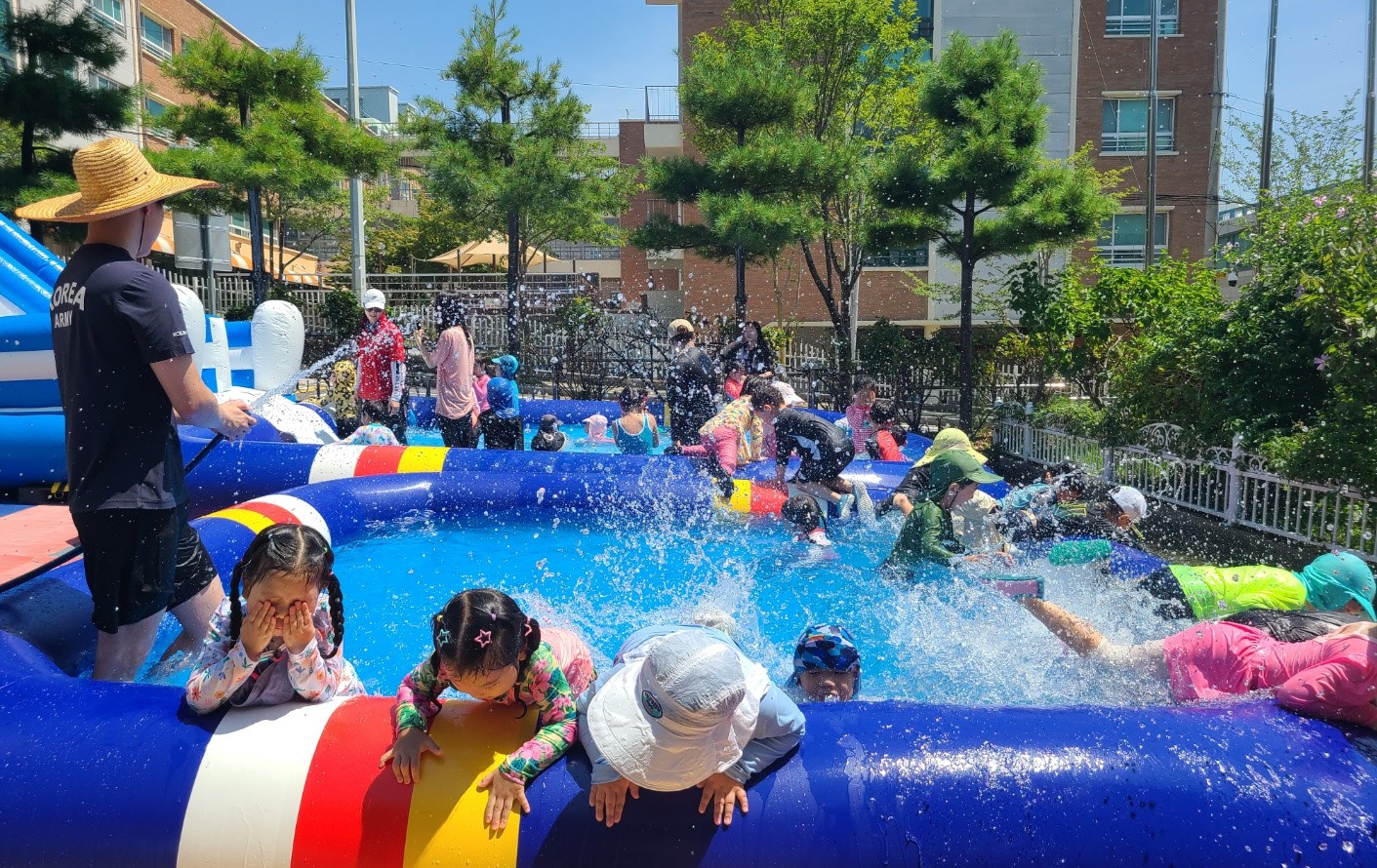 꽃바위유치원 '신나는 여름 물놀이 축제 (2).jpg