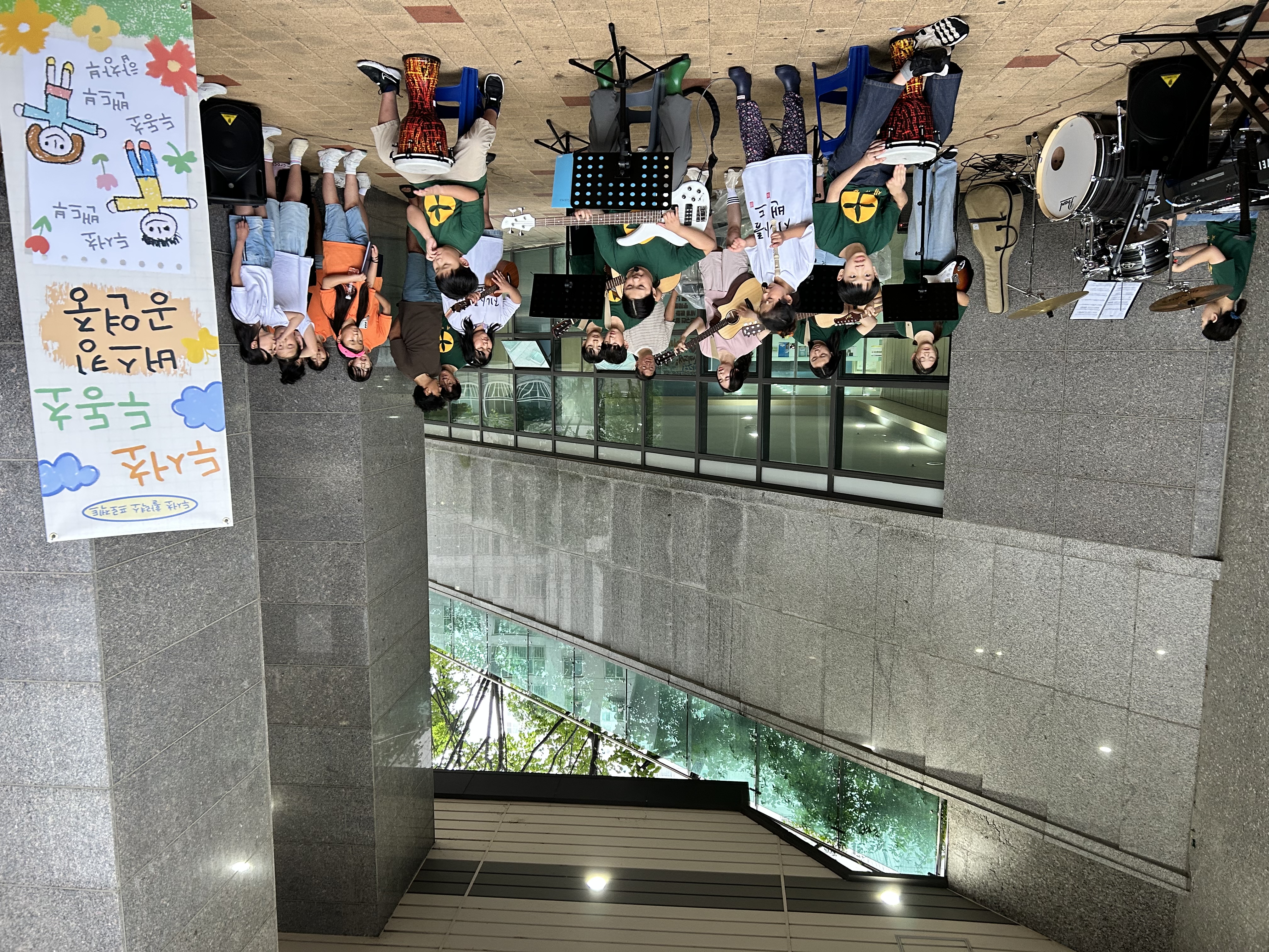 7. “작은 손으로 키운 마음, 불우 이웃에 전했어요” (3).jpg