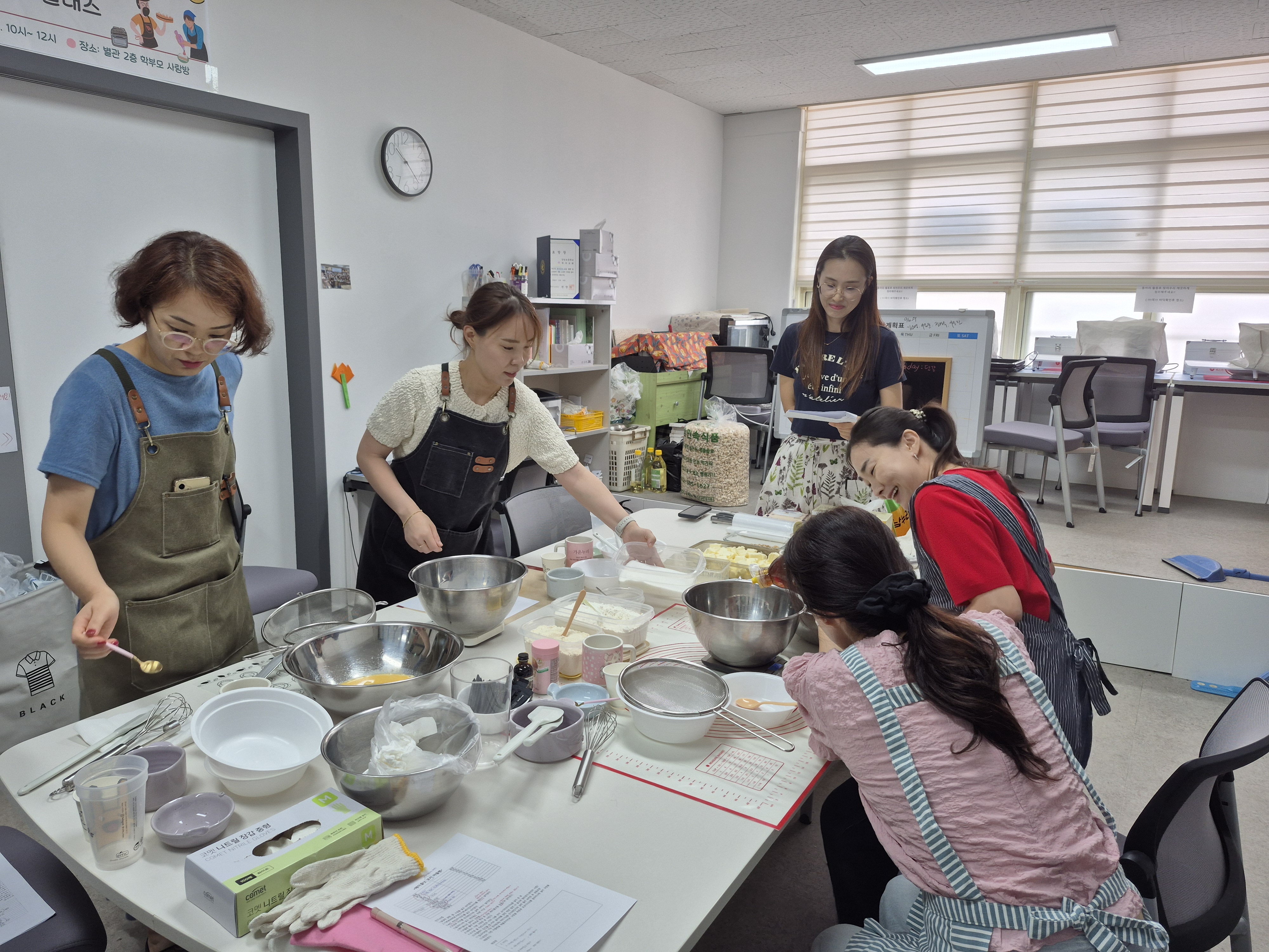 3. 강남초 학부모회, 학교에서 만나는 즐거운 제과제빵 (1).jpg