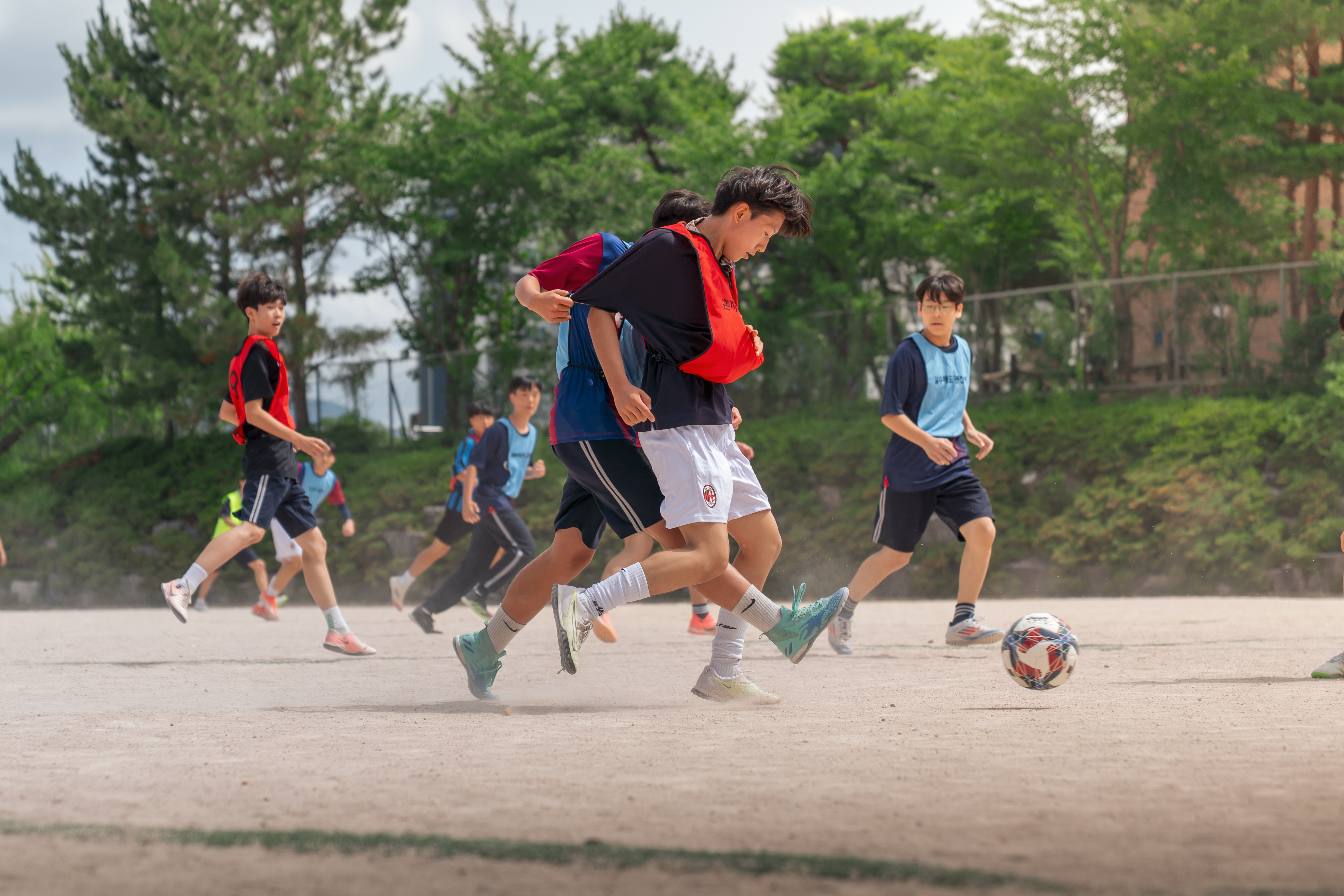 천상중, 학생자치회 주도로 축구 경기 (2).jpg