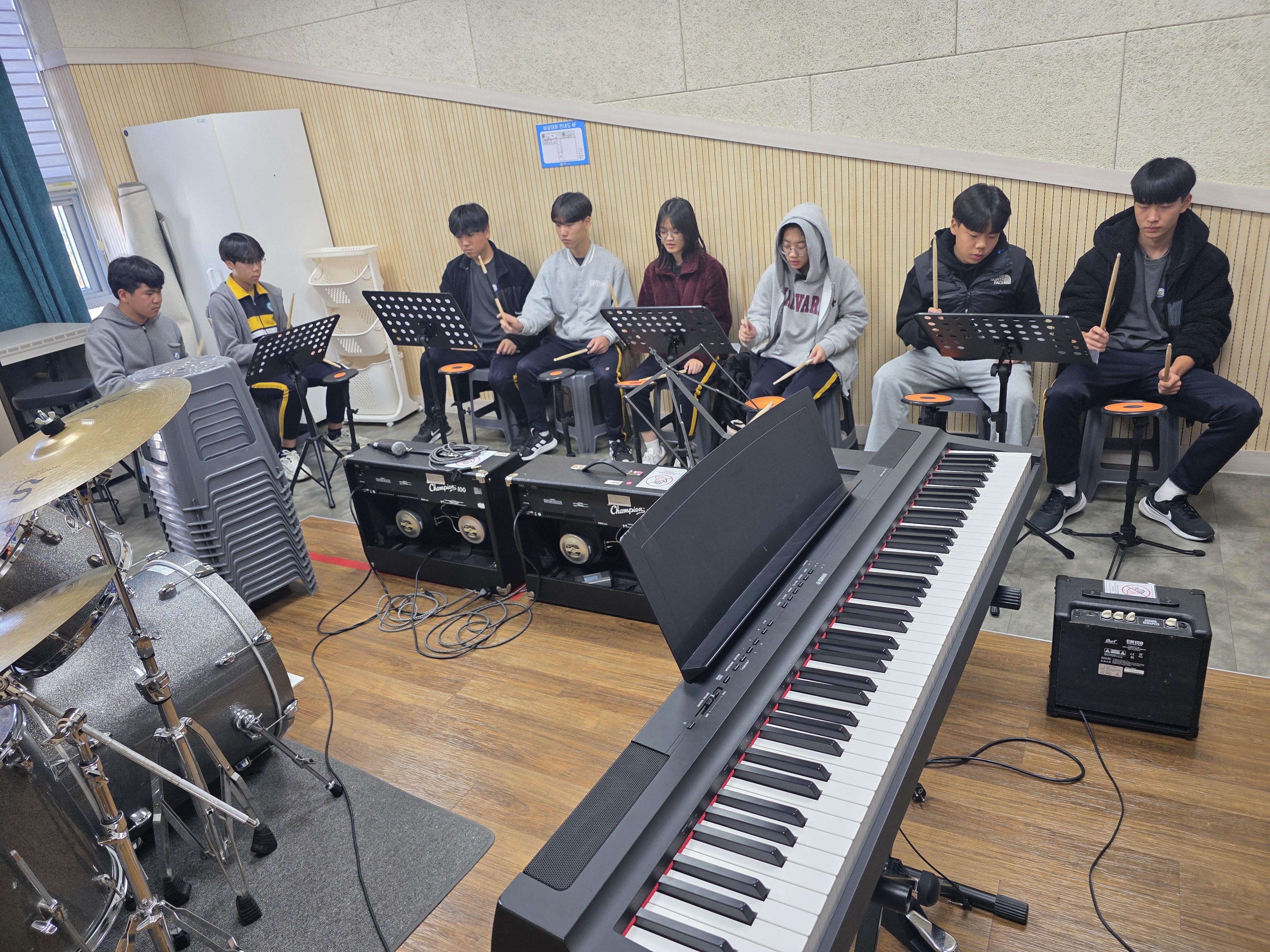 3. 구영중 3학년 학생들이 26일 전환기 진로 직업 체험활동을 하고있다 (2).jpg