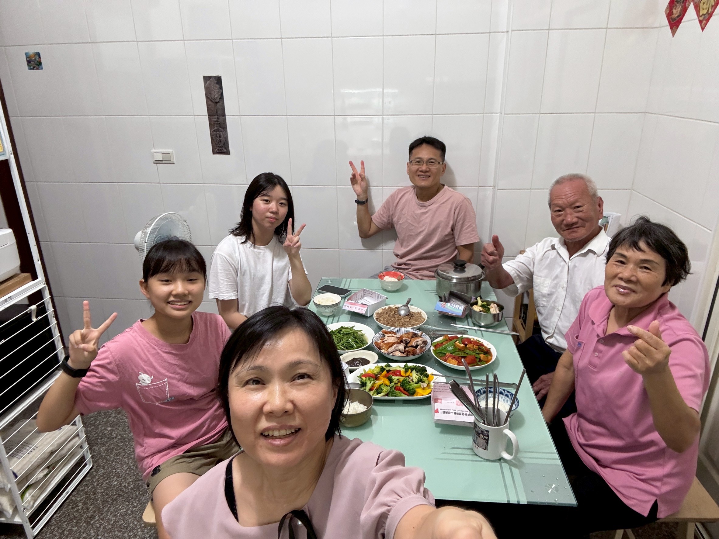 9. 남창중 학생들이 22~25일 대만 펑시중학교 교류행사에서 가정 체험(홈스테이)을 하고있다 .jpg