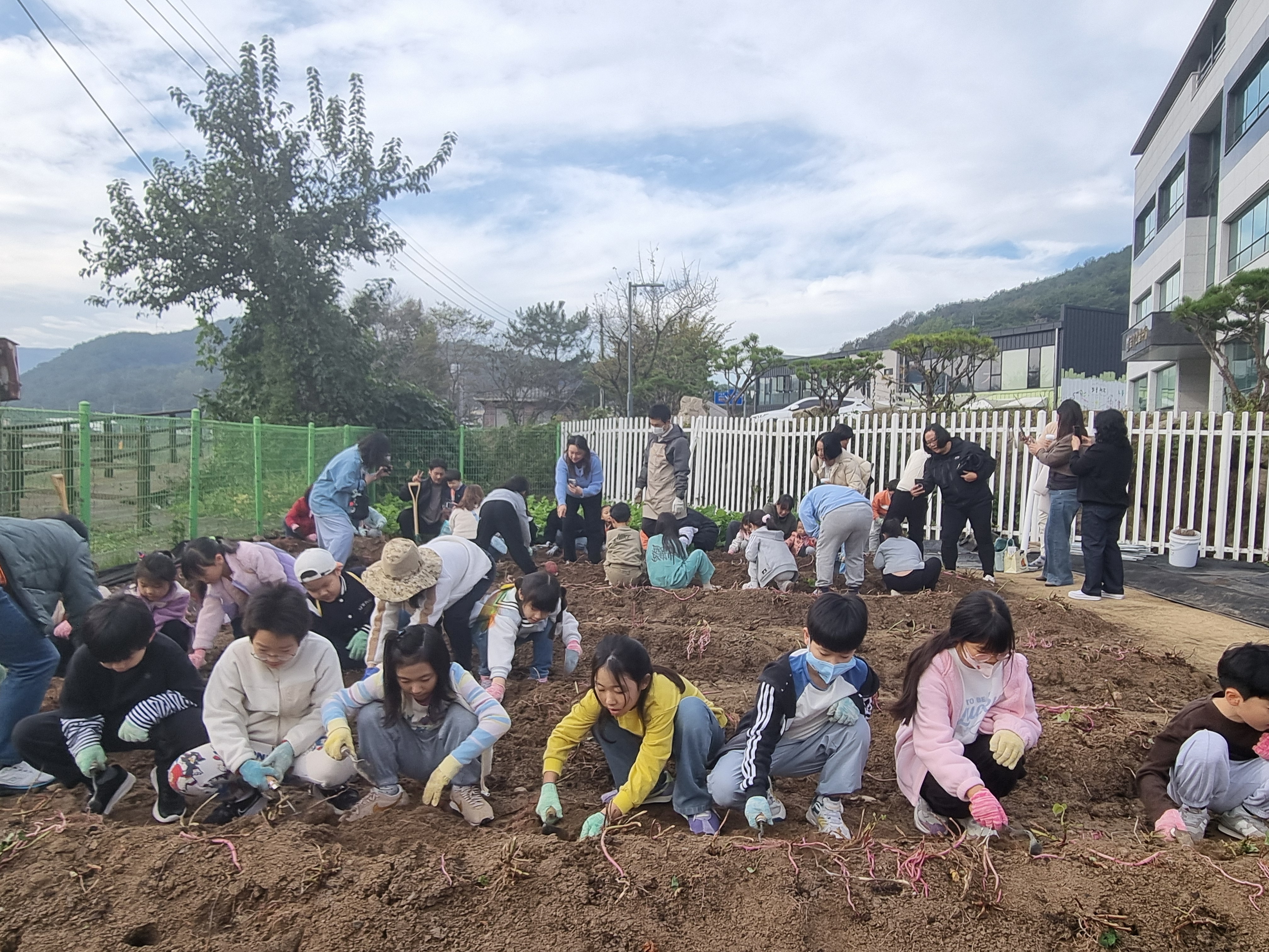 12. 삼동초등학교는 31일 교내 곳곳에서 '가을 학교'를 운영했다 (2).jpg