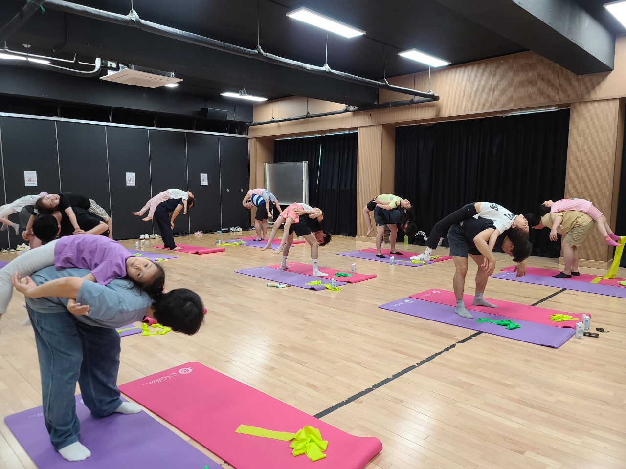 7. 강남교육지원청_“아빠와 함께 요가로 소통해요” (1).jpeg
