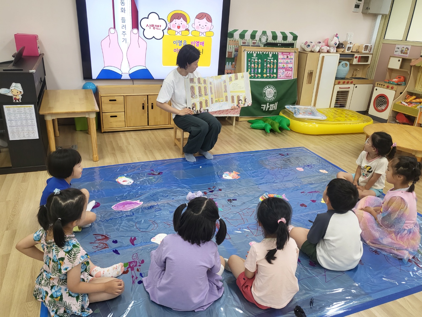 무룡초병설유치원, “부모와 함께 책을 읽어요” (2).jpg