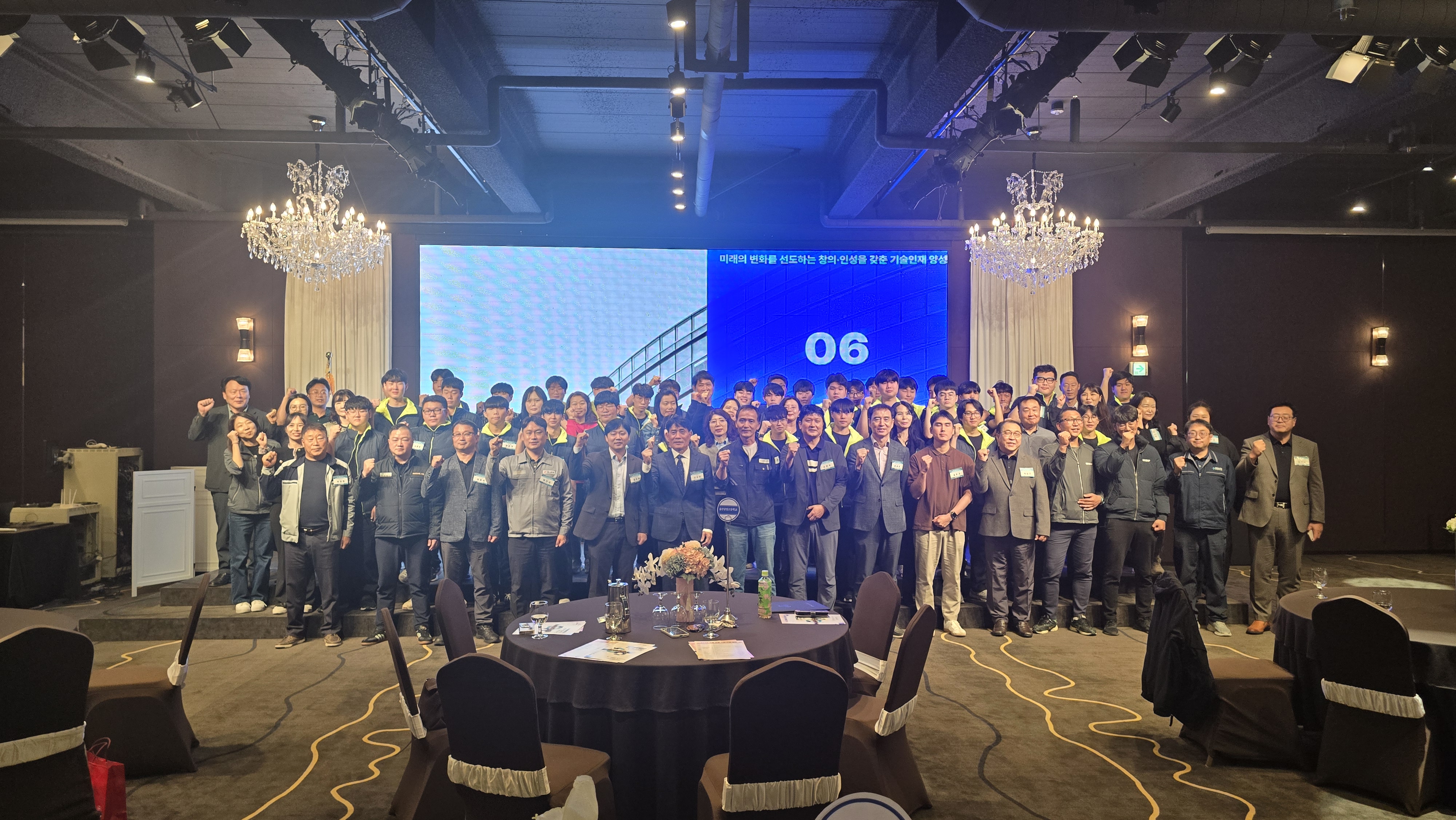 울산공업고등학교는 23일 JW컨벤션에서 지역 중소기업들과 '특성화고 인력 양성 사업' 현장실습 업무협약을 체결했다 (1).jpg