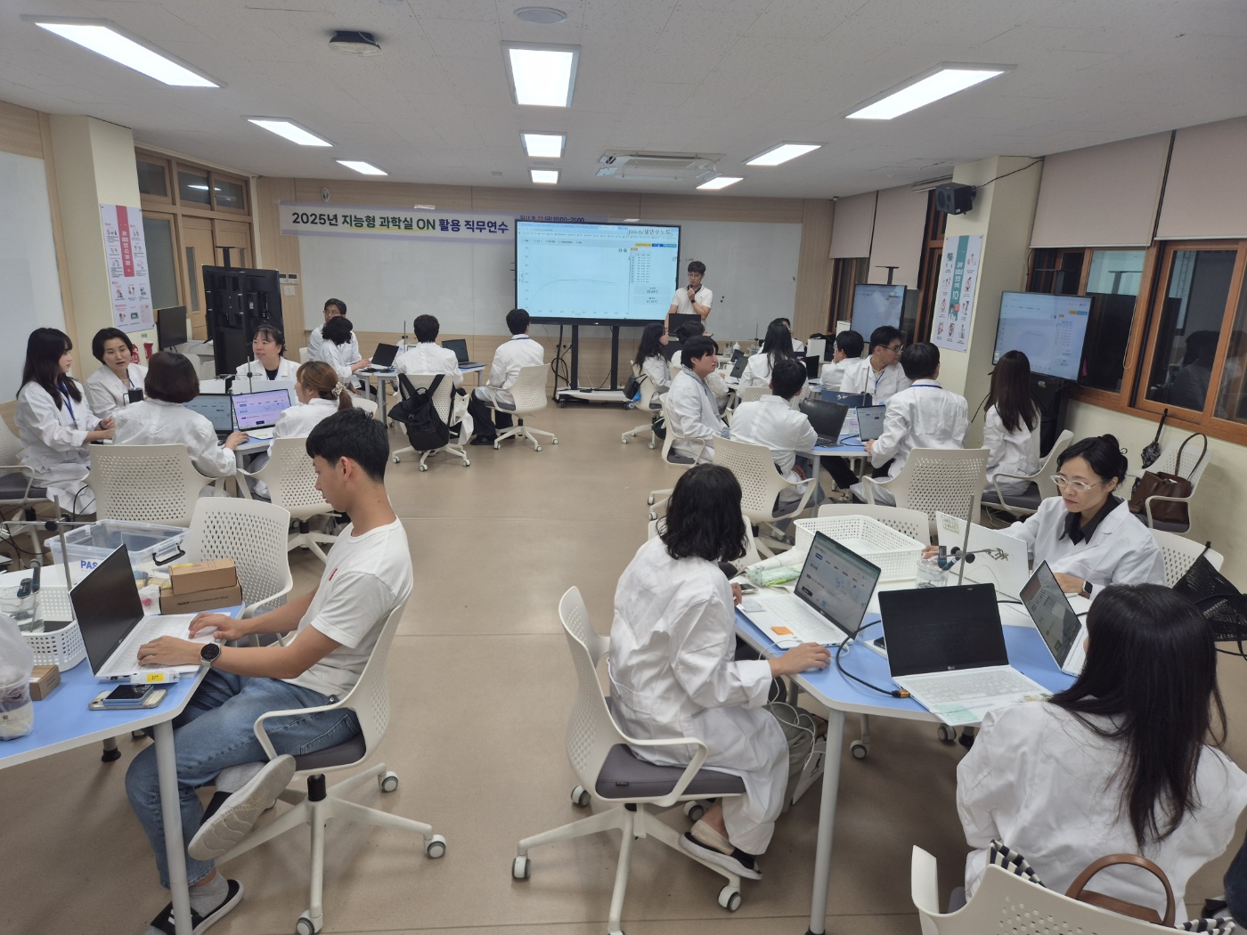 2. 지능형 과학실 학교 현장 활용도 높인다 (1).jpg