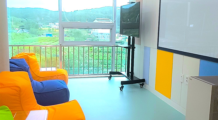 그룹형 독서공간 사진