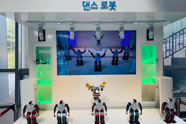 로봇댄스공연장 사진
